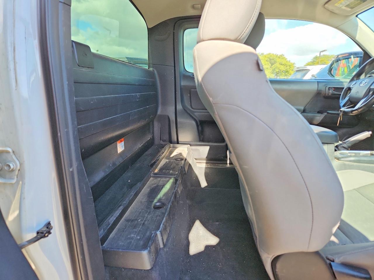 2016 Toyota Tacoma Sr White vin: 5TFRX5GN7GX065396
