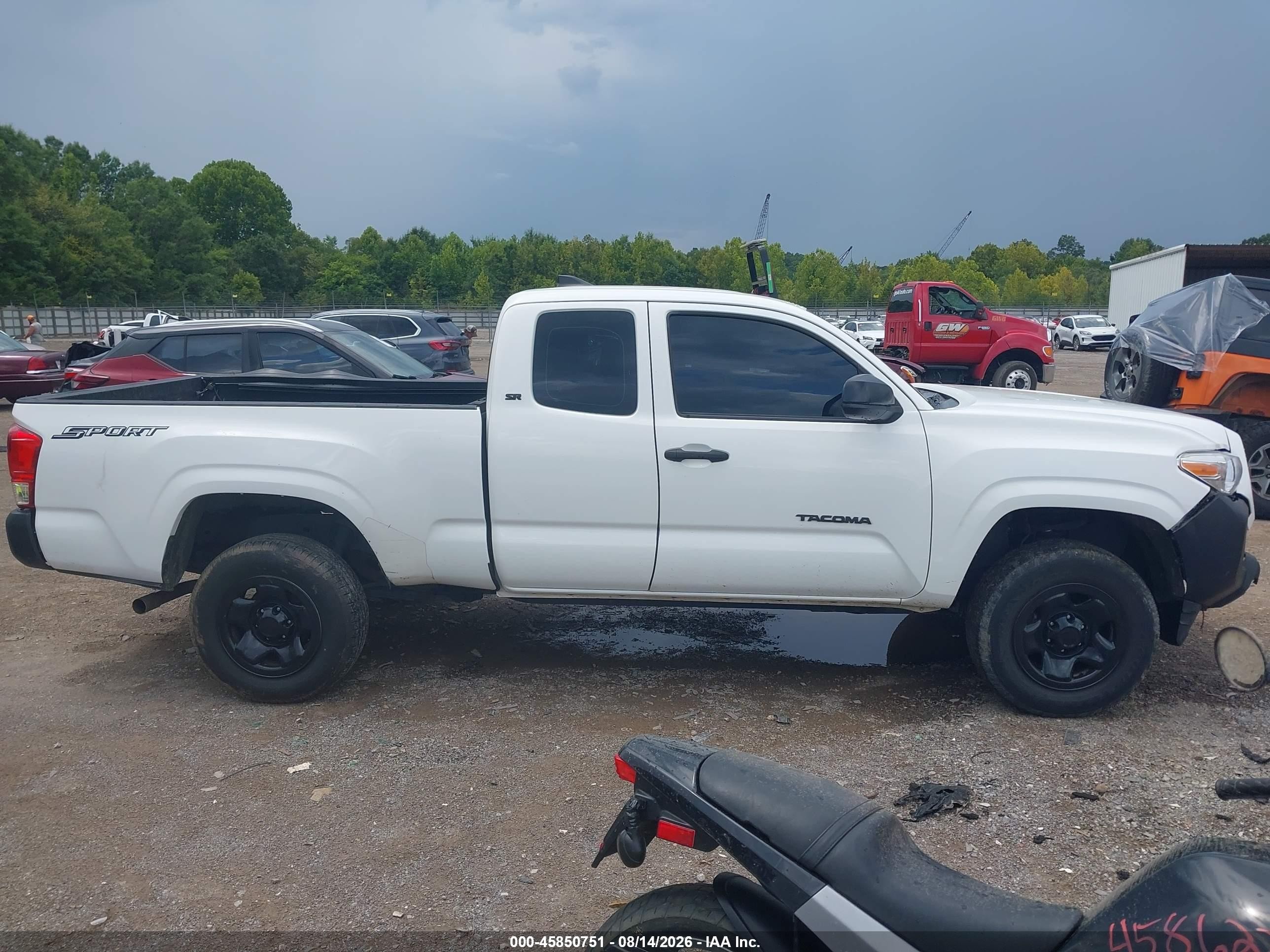 2017 Toyota Tacoma Sr Белый vin: 5TFRX5GN7HX083446