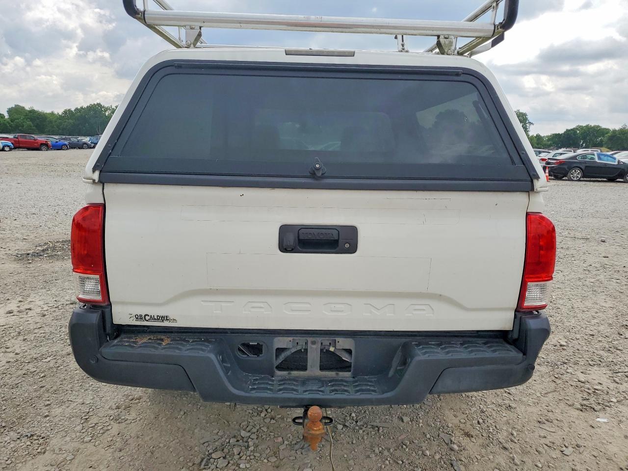 2017 Toyota Tacoma Sr White vin: 5TFRX5GN8HX086534