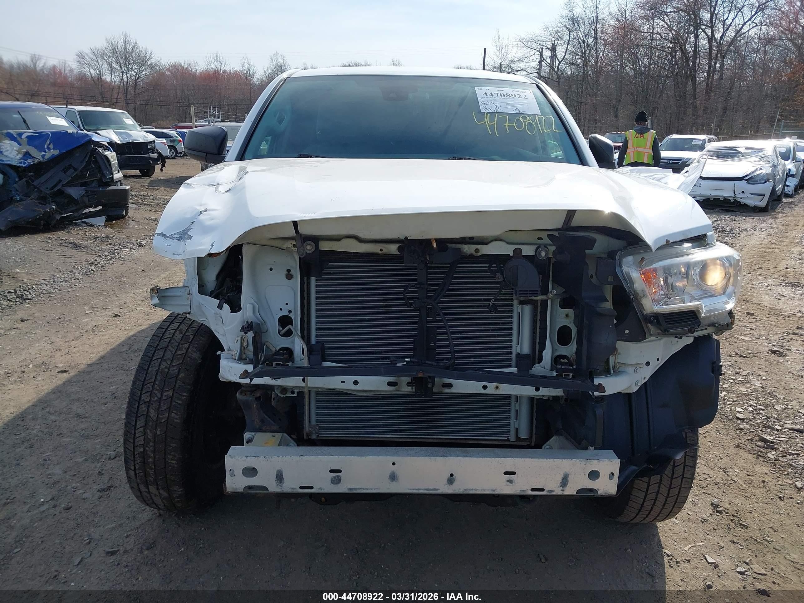 2019 Toyota Tacoma Sr Белый vin: 5TFRX5GN9KX148157