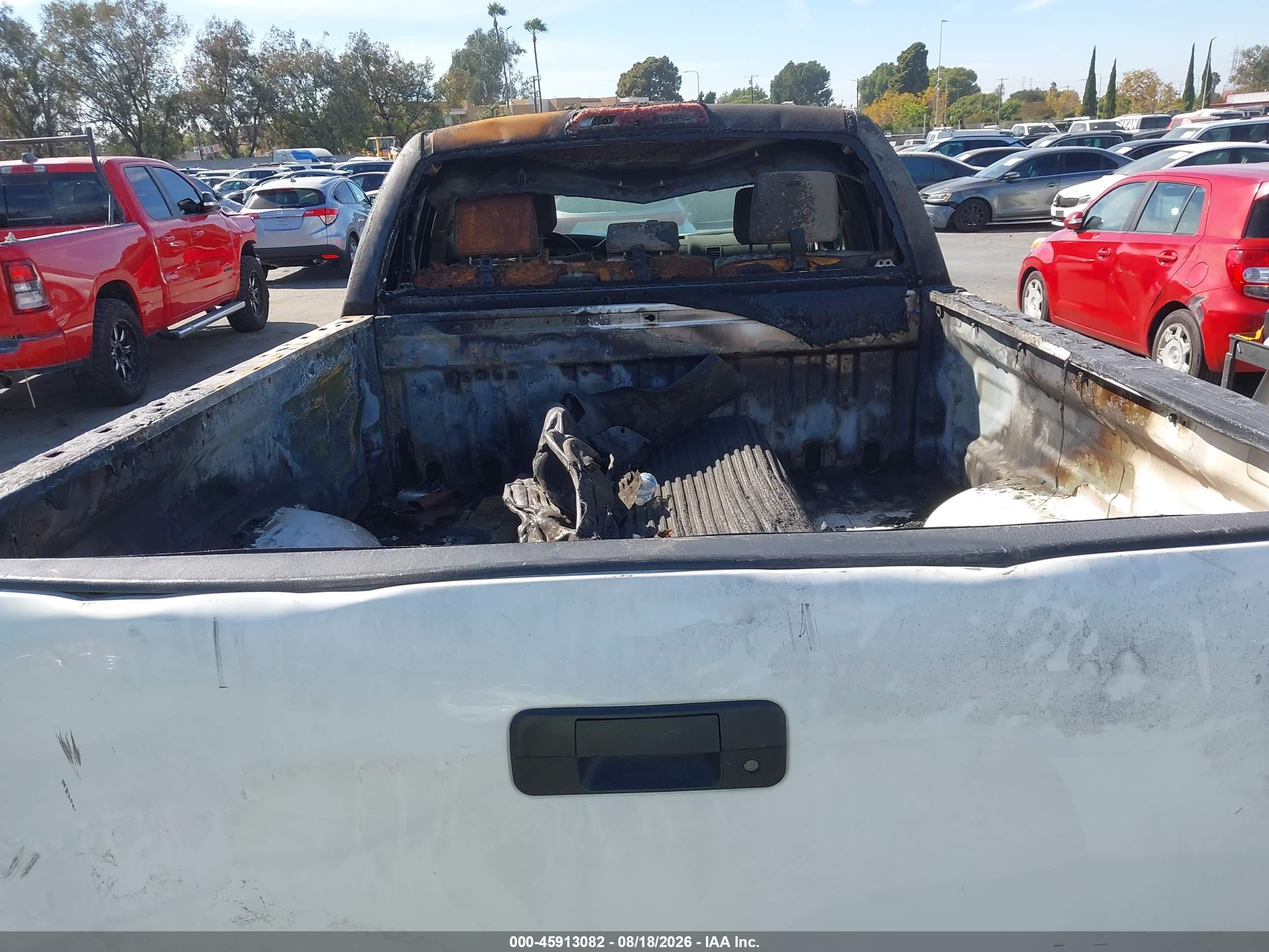 2010 Toyota Tundra Grade 5.7l V8 White vin: 5TFRY5F10AX083855