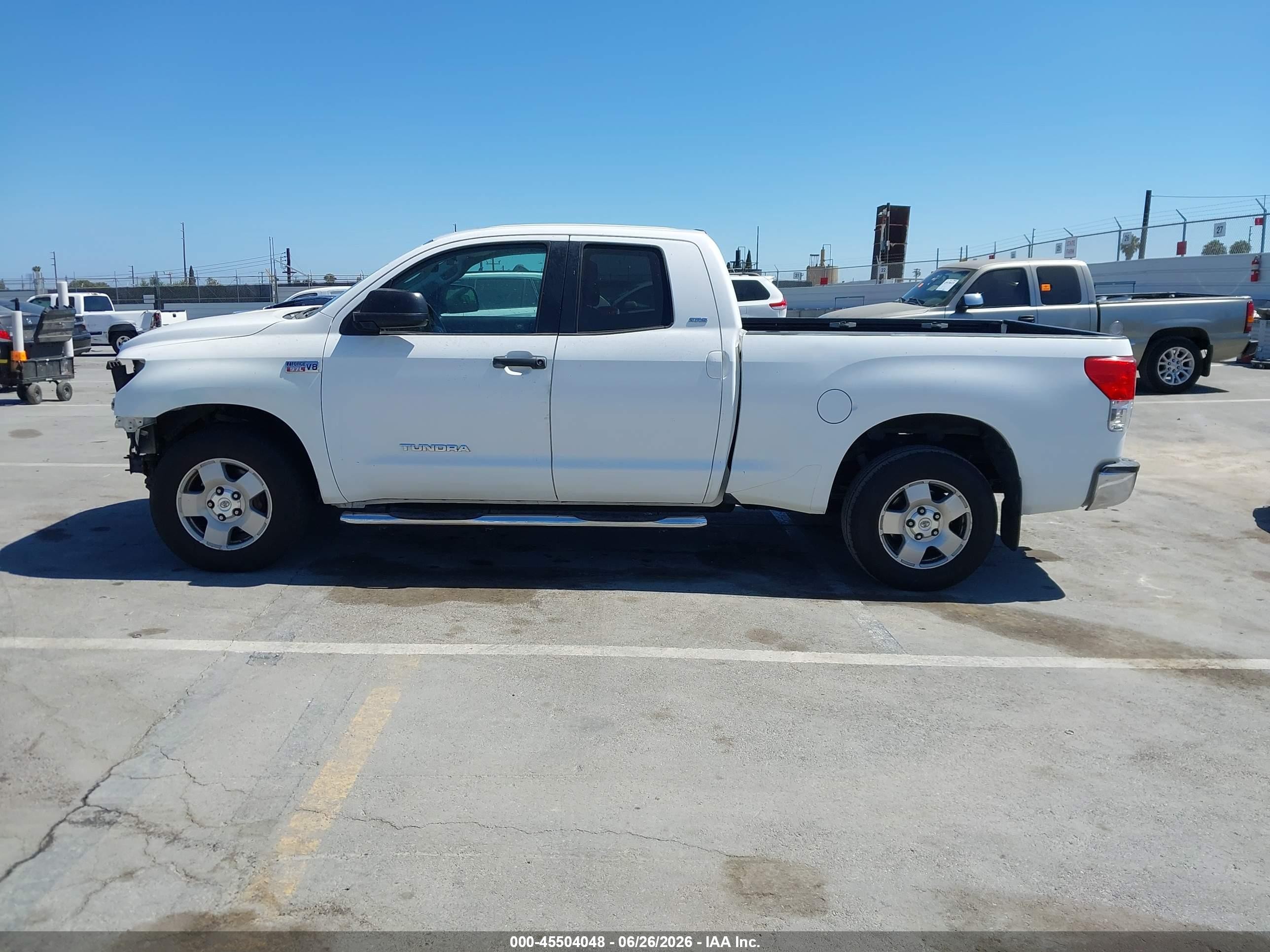 2010 Toyota Tundra Grade 5.7l V8 White vin: 5TFRY5F10AX094581