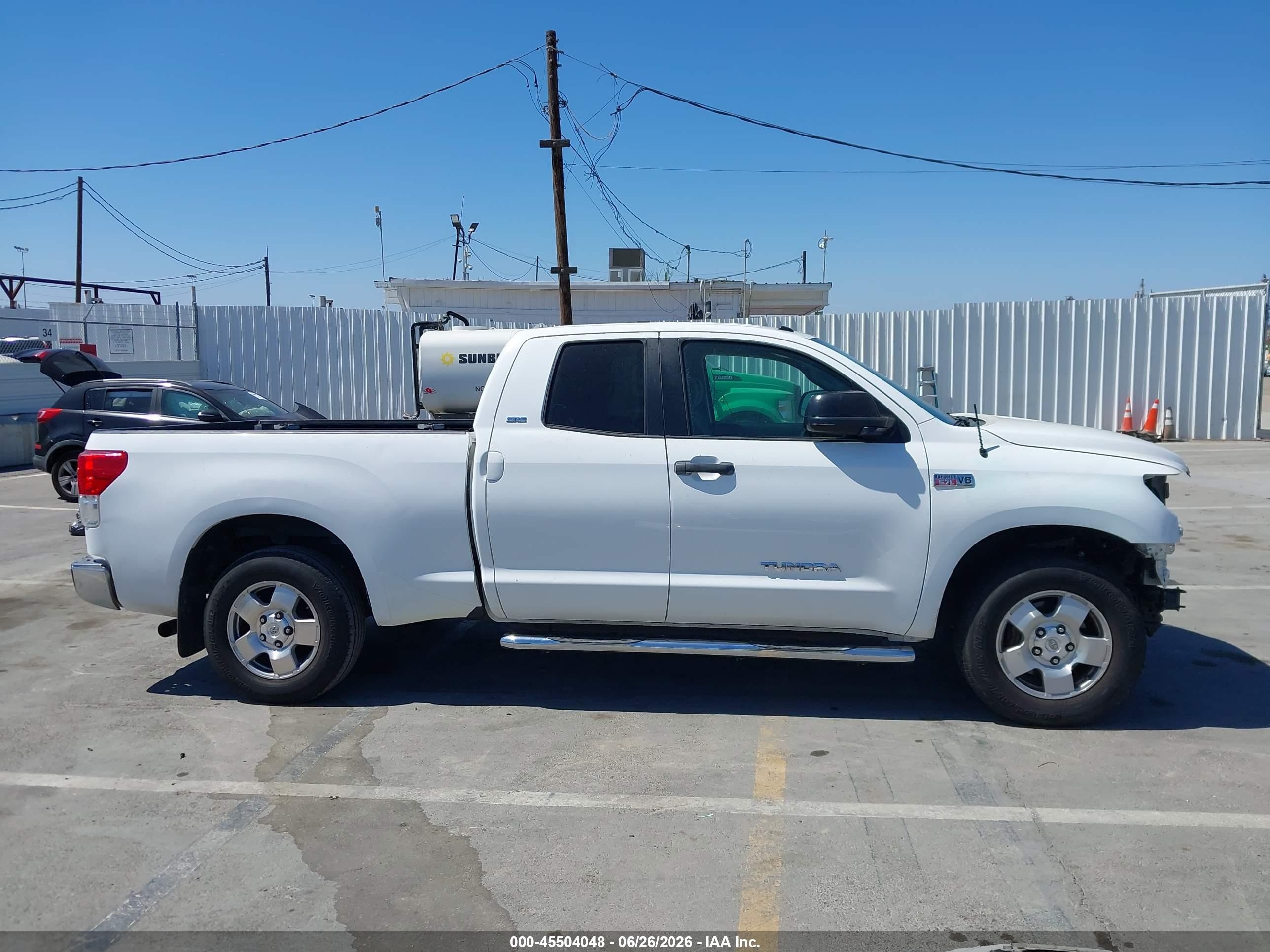 2010 Toyota Tundra Grade 5.7l V8 White vin: 5TFRY5F10AX094581