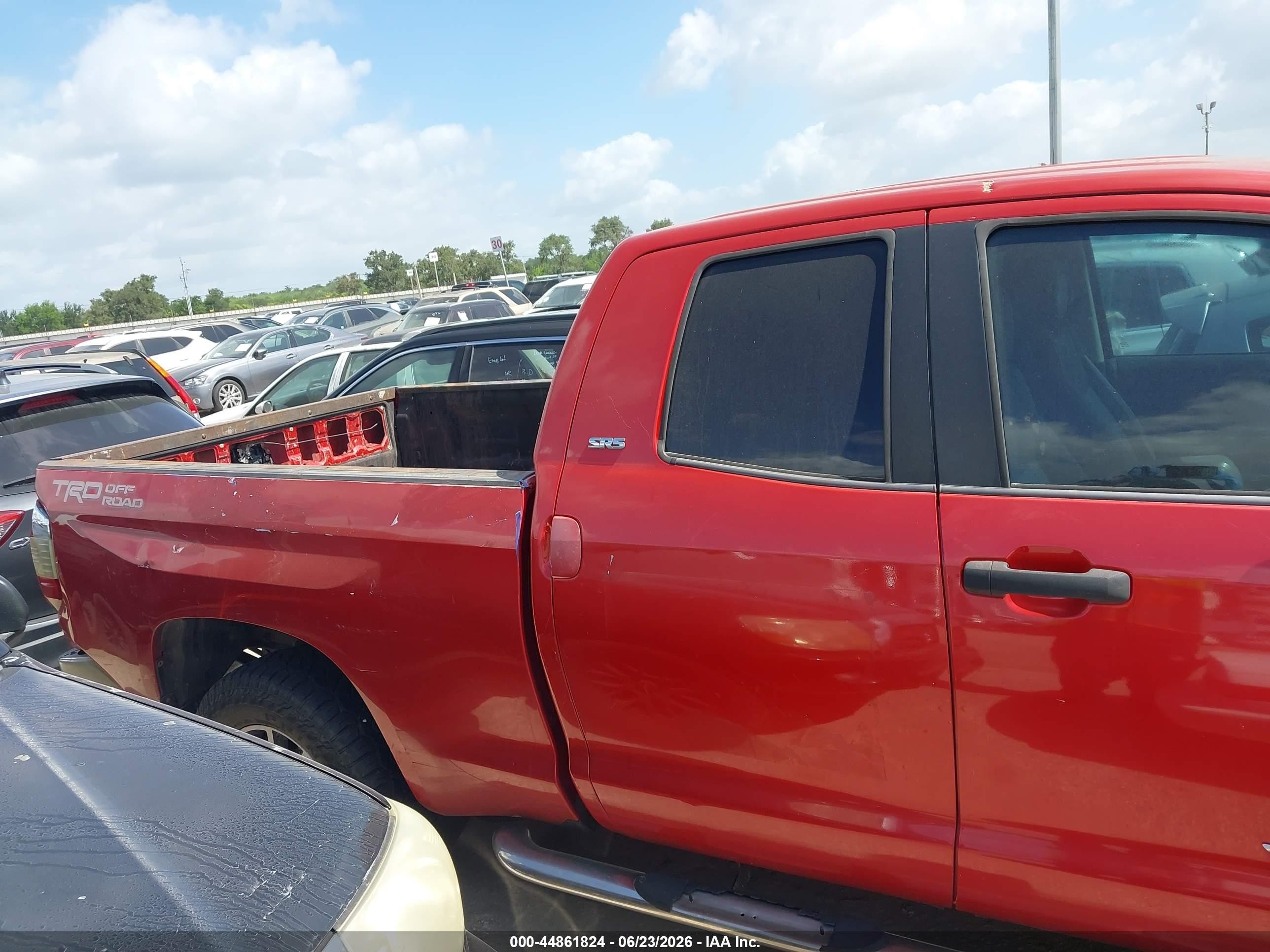 2014 Toyota Tundra Sr5 5.7l V8 Красный vin: 5TFRY5F10EX168748