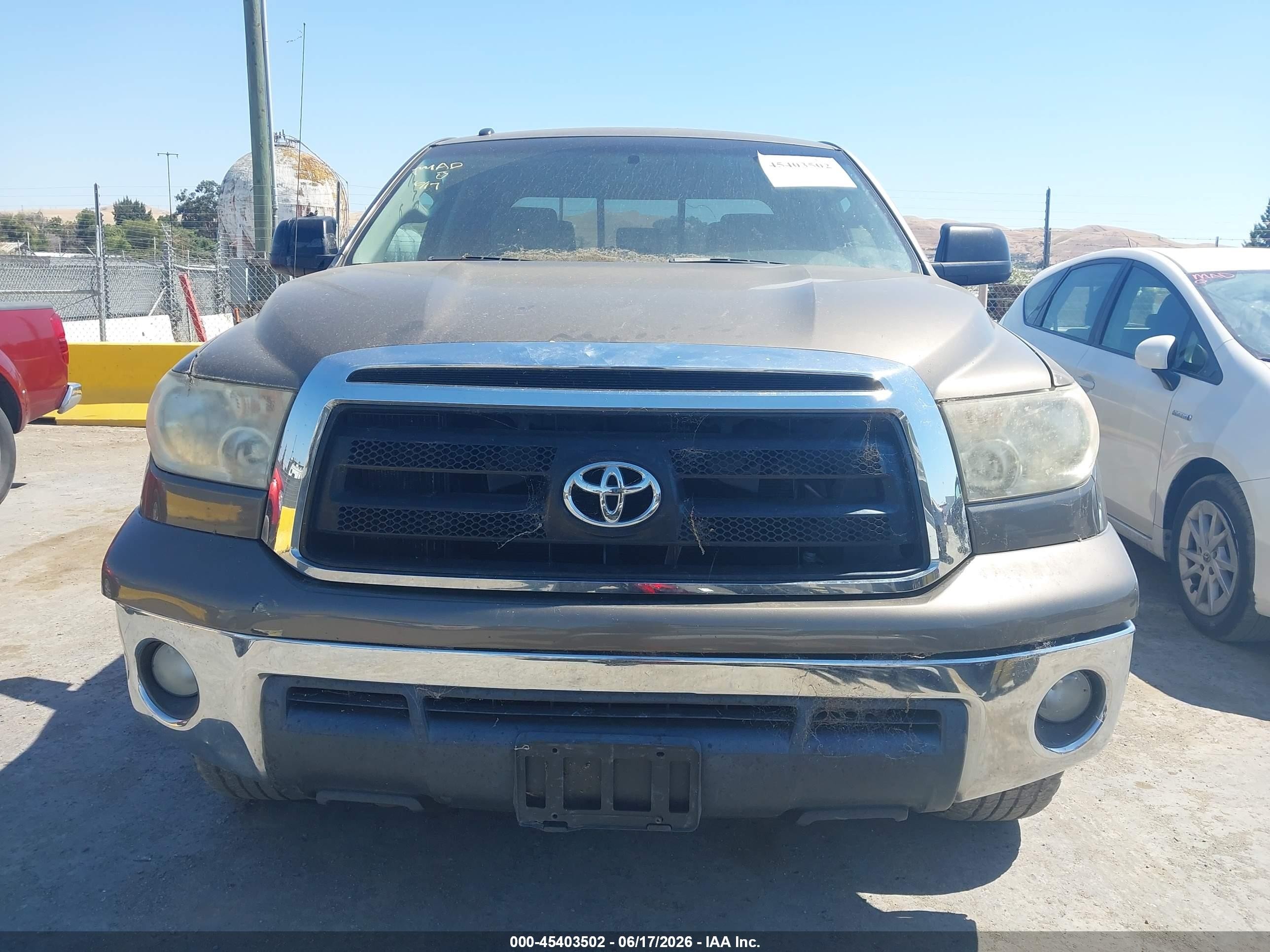 2010 Toyota Tundra Grade 5.7l V8 Серый vin: 5TFRY5F11AX080320