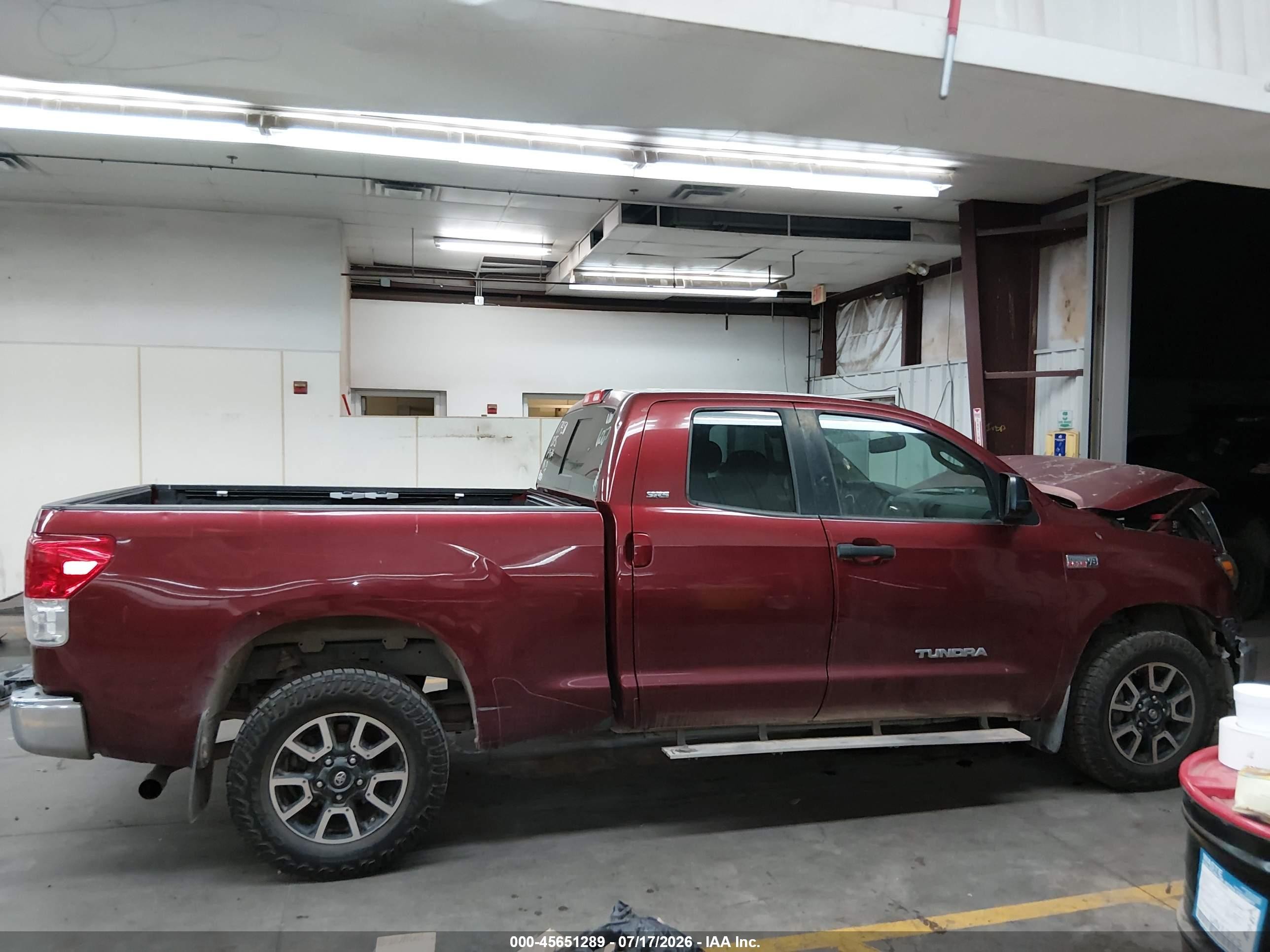 2010 Toyota Tundra Grade 5.7l V8 Burgundy vin: 5TFRY5F11AX086067