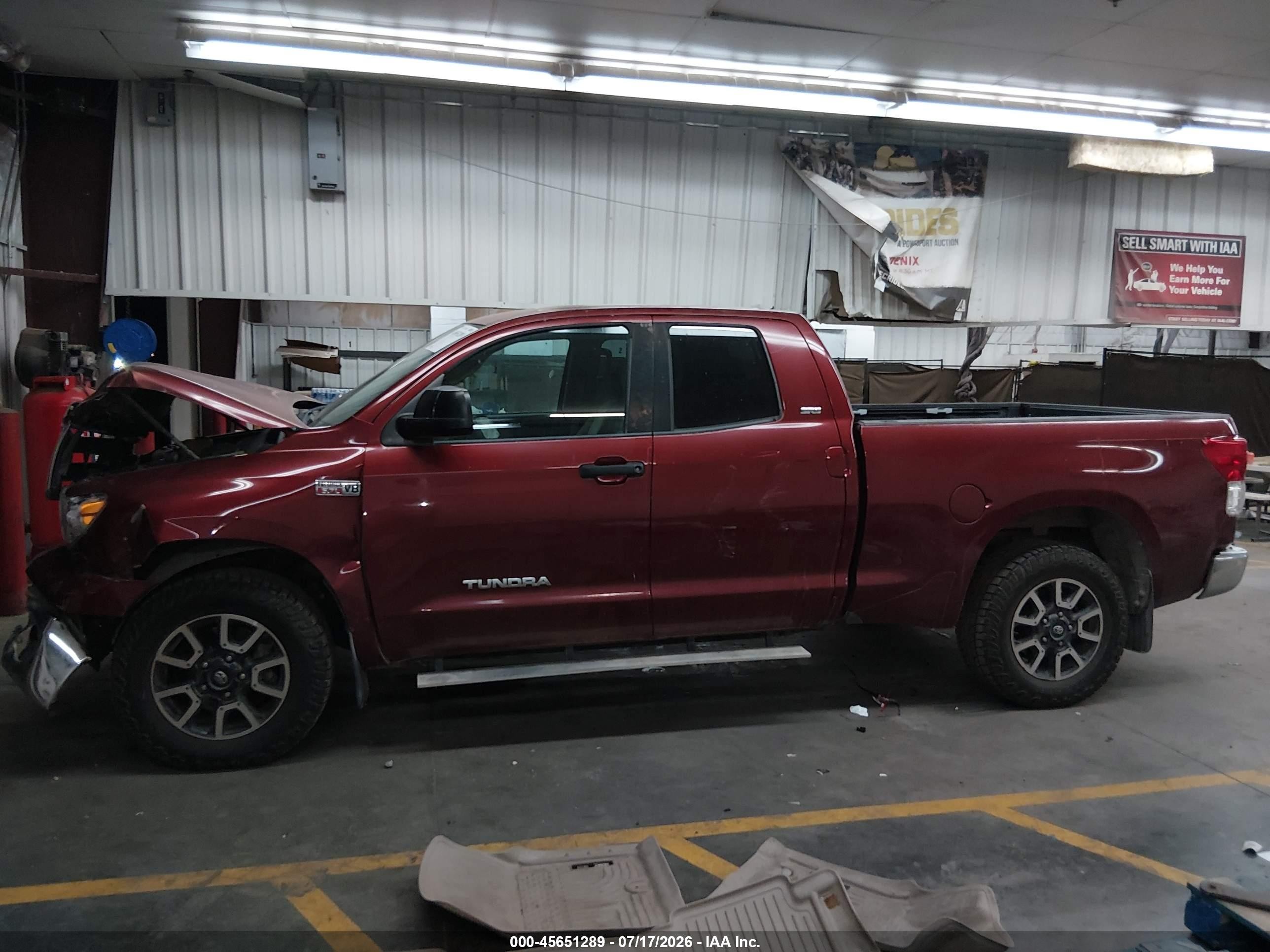 2010 Toyota Tundra Grade 5.7l V8 Burgundy vin: 5TFRY5F11AX086067