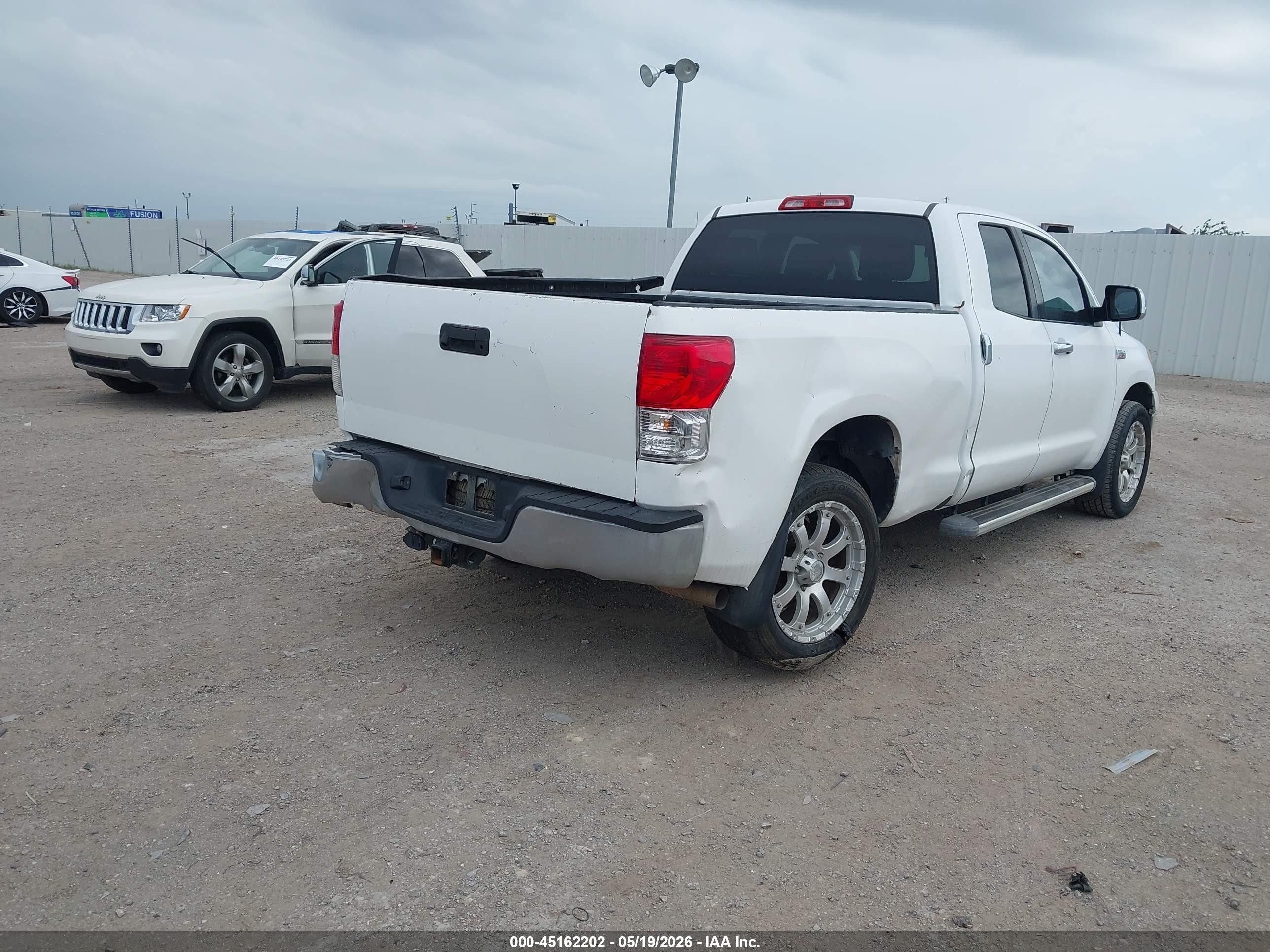2010 Toyota Tundra Grade 5.7l V8 White vin: 5TFRY5F11AX090054