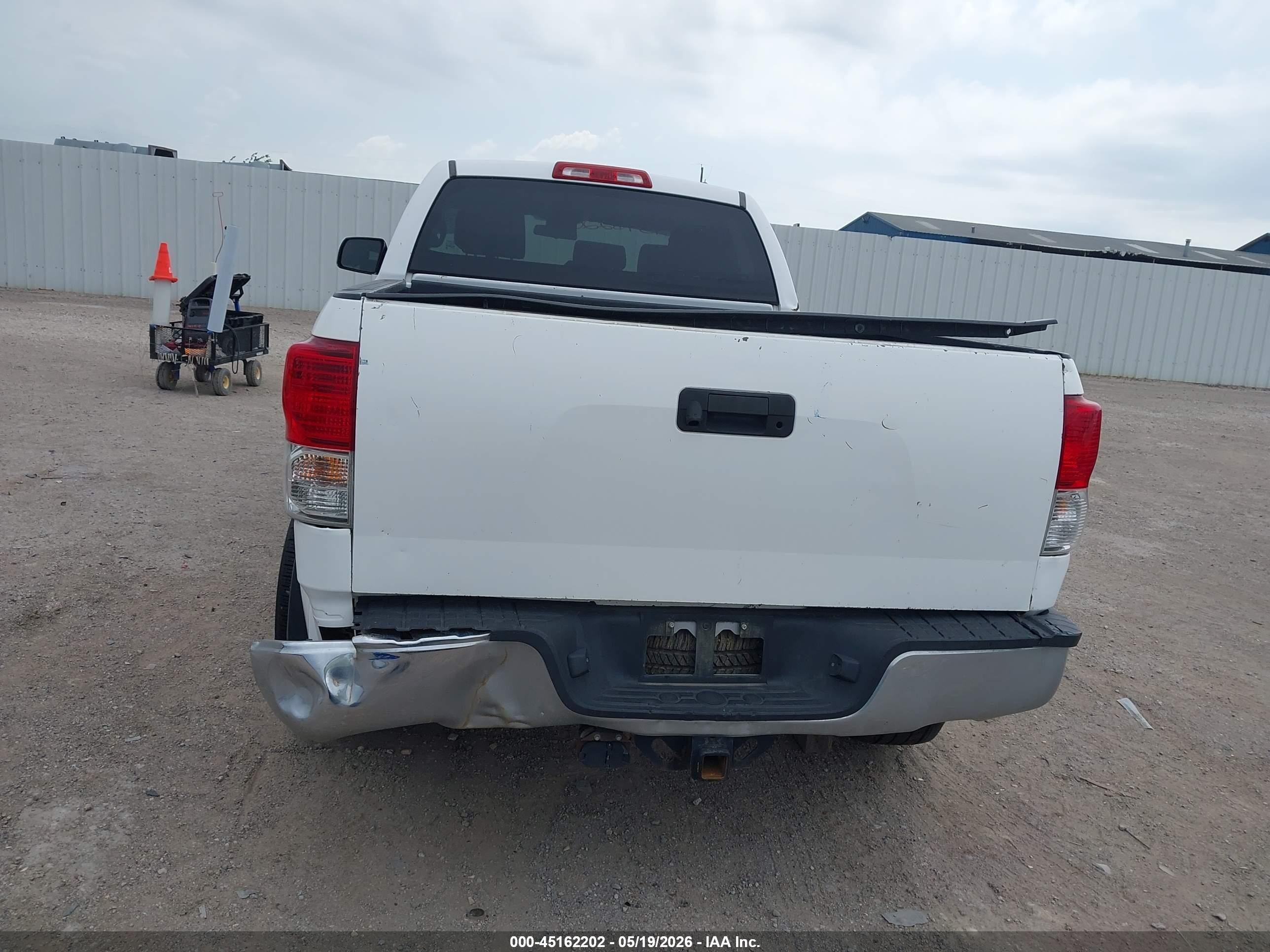2010 Toyota Tundra Grade 5.7l V8 White vin: 5TFRY5F11AX090054