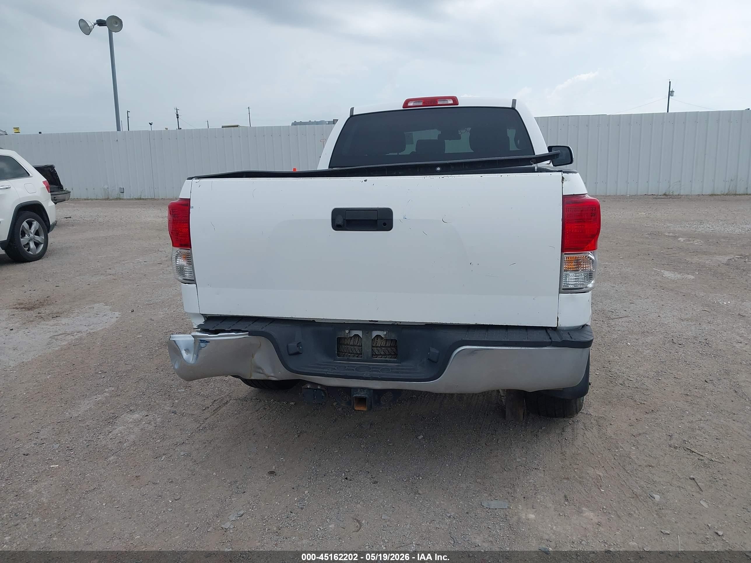 2010 Toyota Tundra Grade 5.7l V8 White vin: 5TFRY5F11AX090054