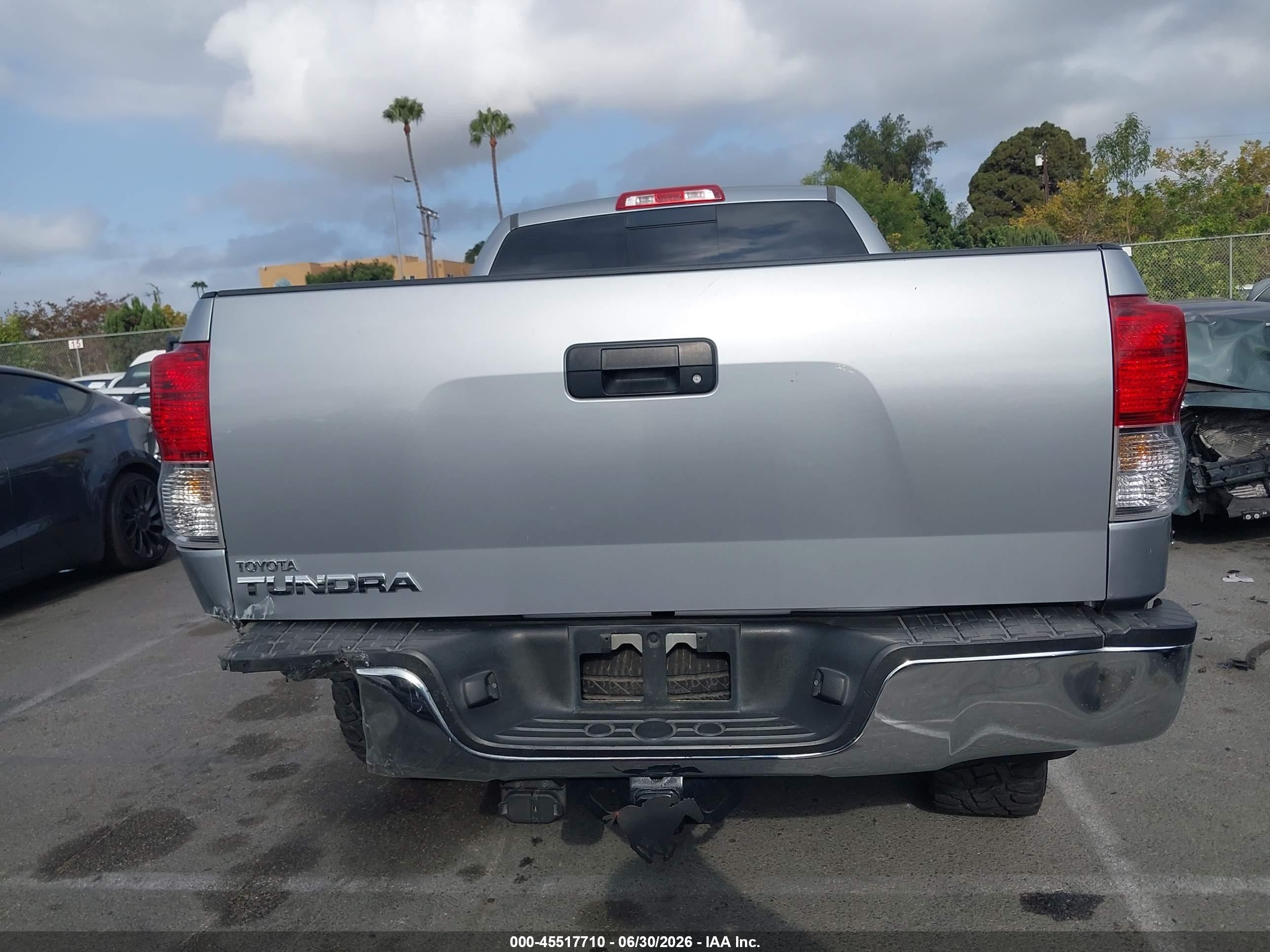 2012 Toyota Tundra Grade 5.7l V8 Silver vin: 5TFRY5F11CX125758