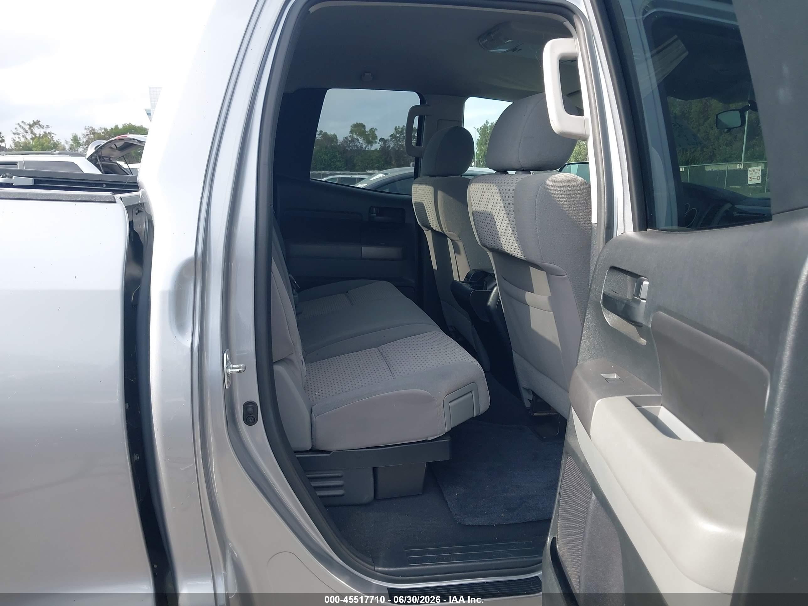 2012 Toyota Tundra Grade 5.7l V8 Silver vin: 5TFRY5F11CX125758