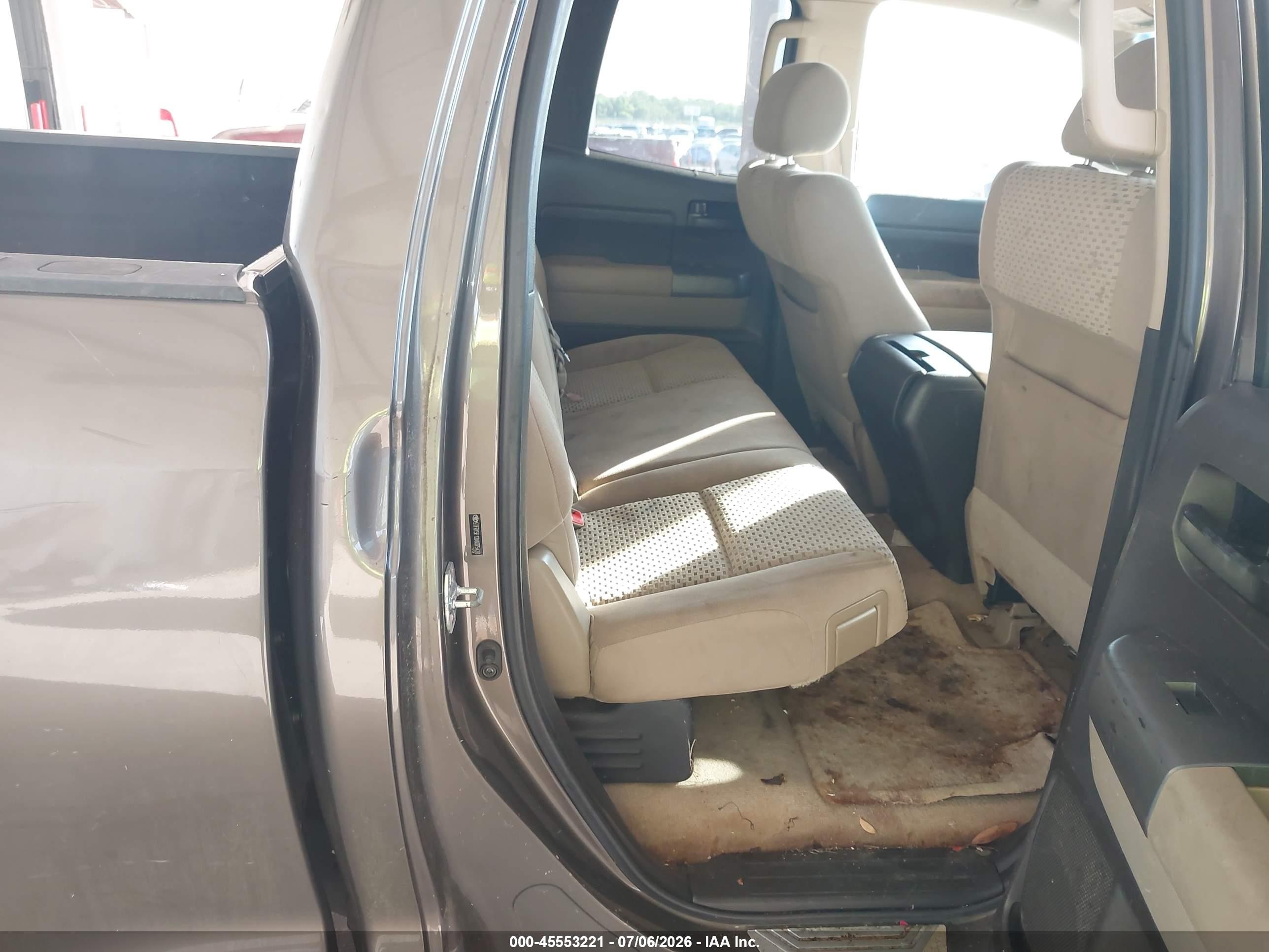2010 Toyota Tundra Grade 5.7l V8 Tan vin: 5TFRY5F12AX075420