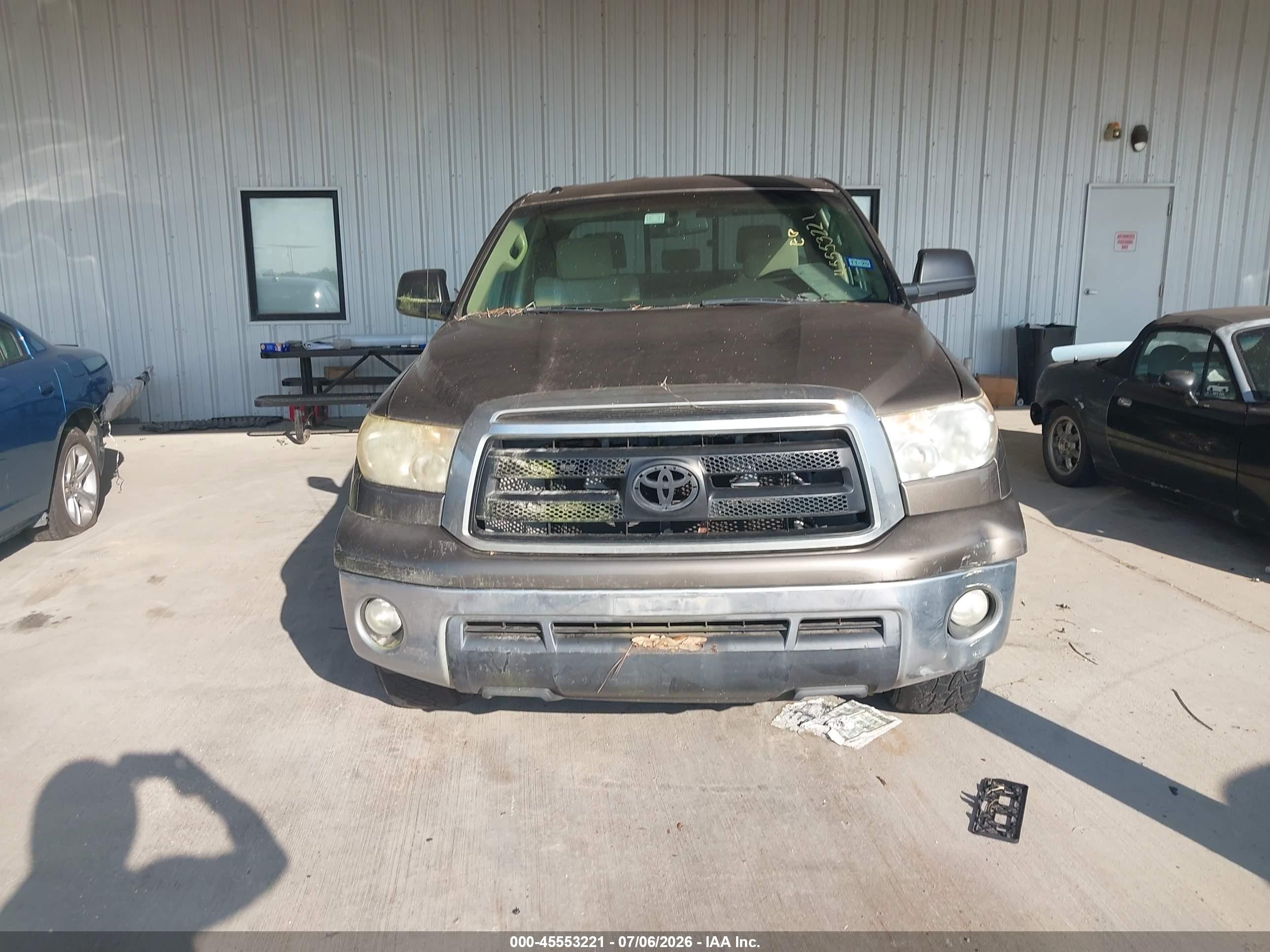 2010 Toyota Tundra Grade 5.7l V8 Tan vin: 5TFRY5F12AX075420