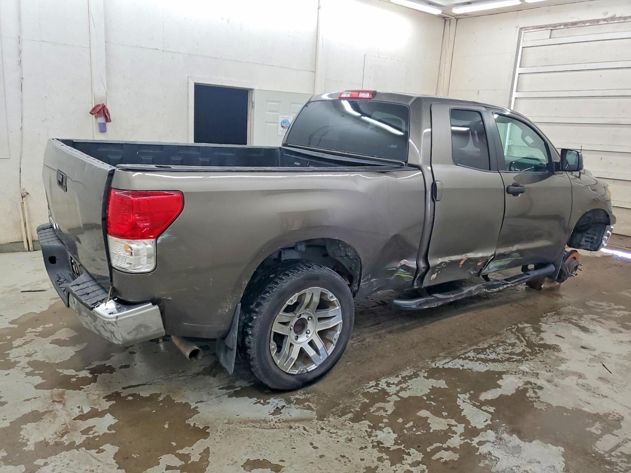 2010 Toyota Tundra Double Cab Sr5 Tan vin: 5TFRY5F12AX075899