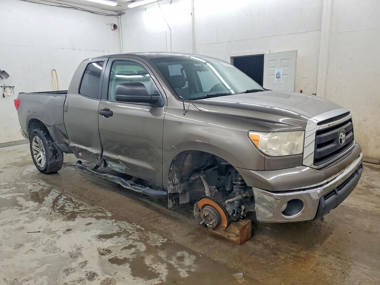 2010 Toyota Tundra Double Cab Sr5 Tan vin: 5TFRY5F12AX075899