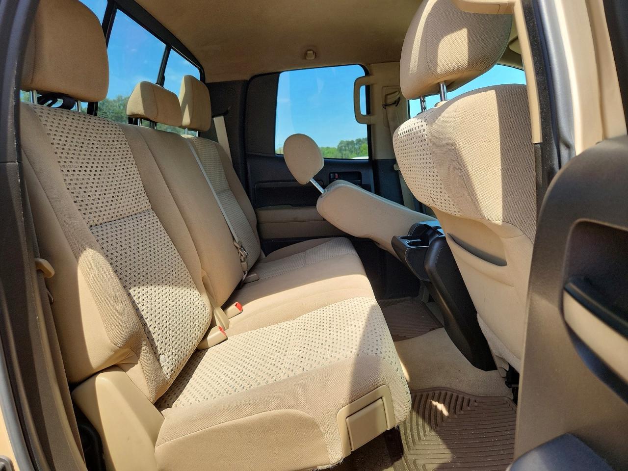2010 Toyota Tundra Gold vin: 5TFRY5F12AX082769