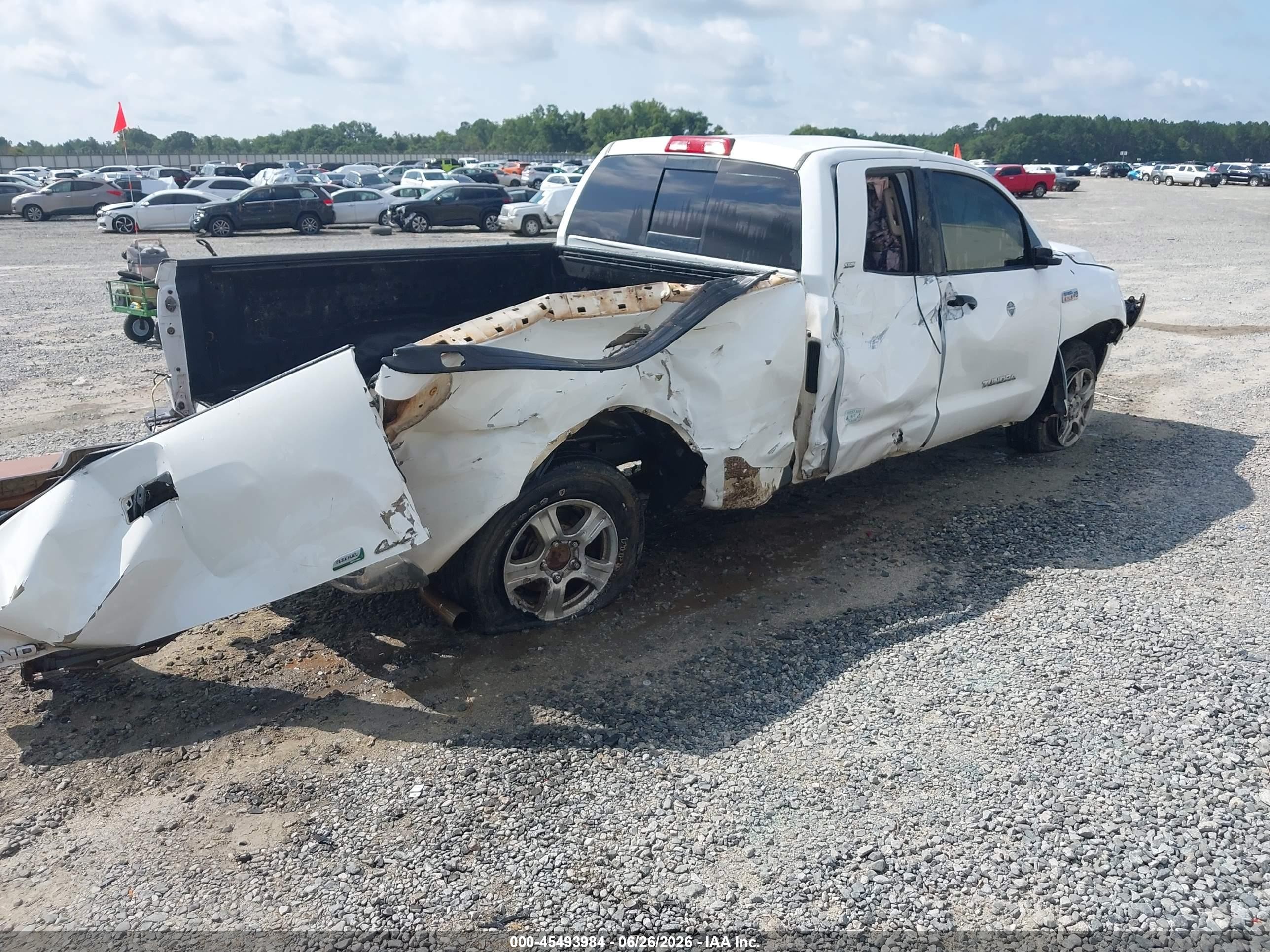 2011 Toyota Tundra Grade 5.7l V8 Белый vin: 5TFRY5F12BX103525