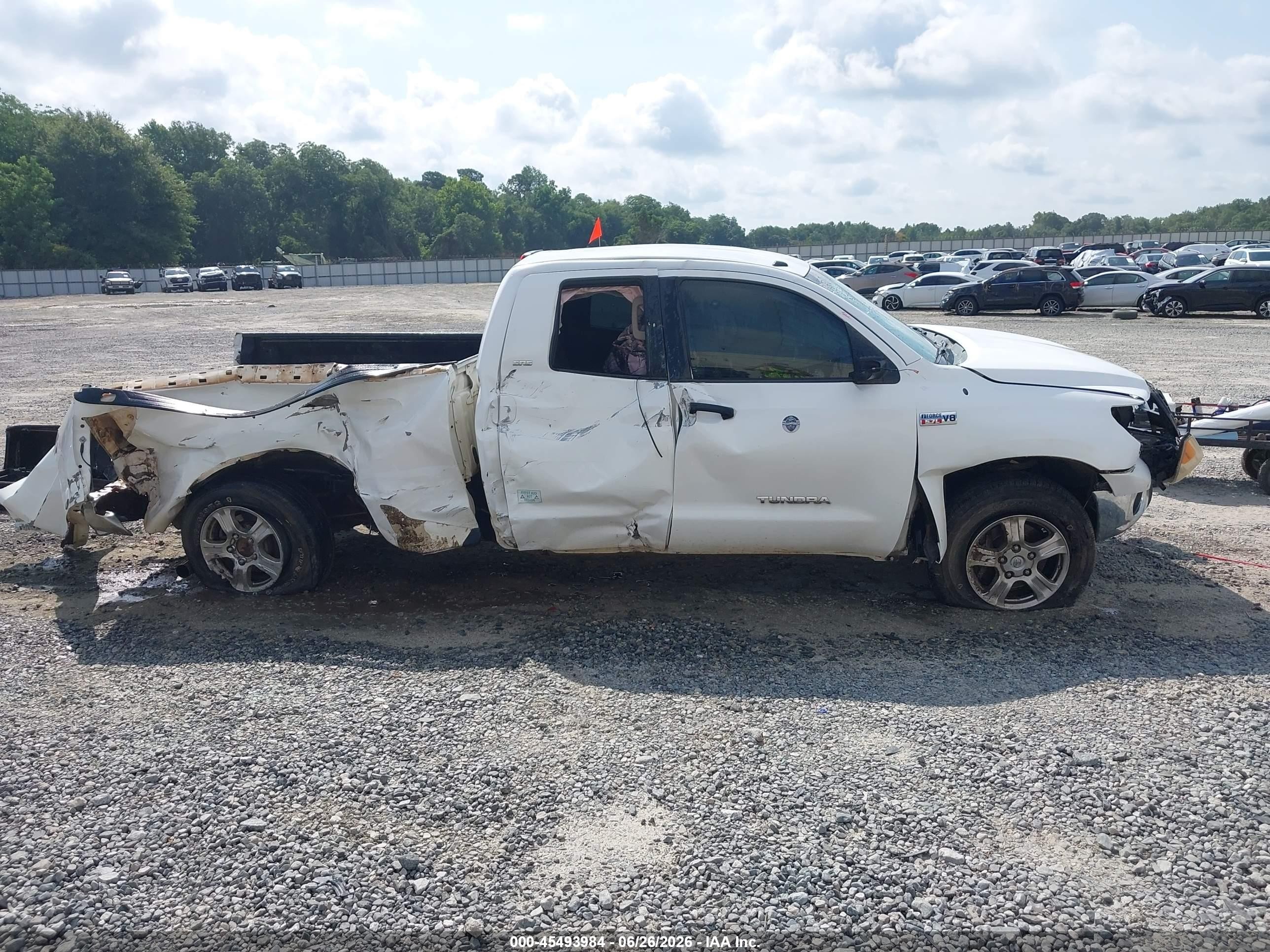 2011 Toyota Tundra Grade 5.7l V8 Белый vin: 5TFRY5F12BX103525