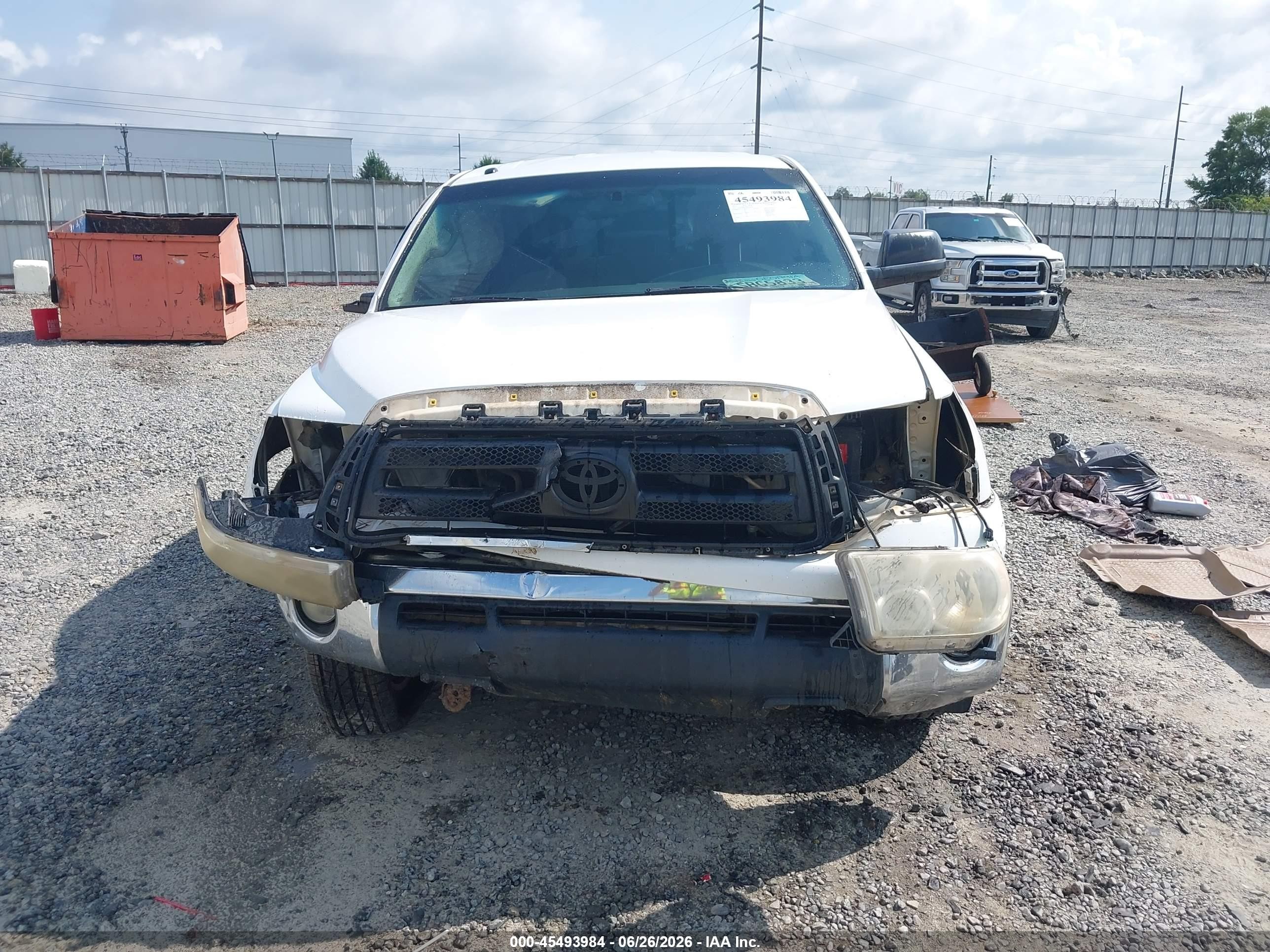 2011 Toyota Tundra Grade 5.7l V8 Белый vin: 5TFRY5F12BX103525