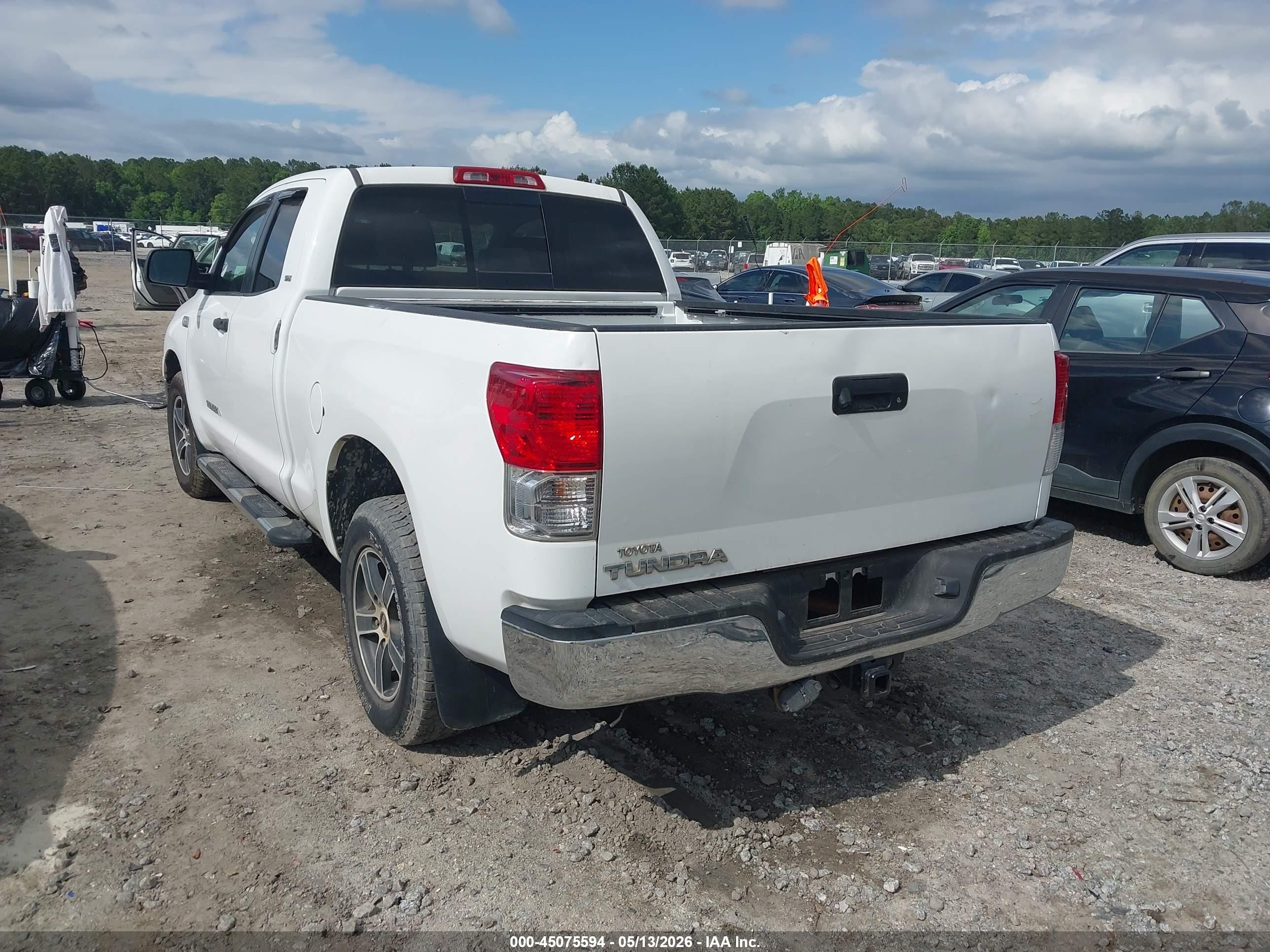 2012 Toyota Tundra Grade 5.7l V8 White vin: 5TFRY5F12CX123999