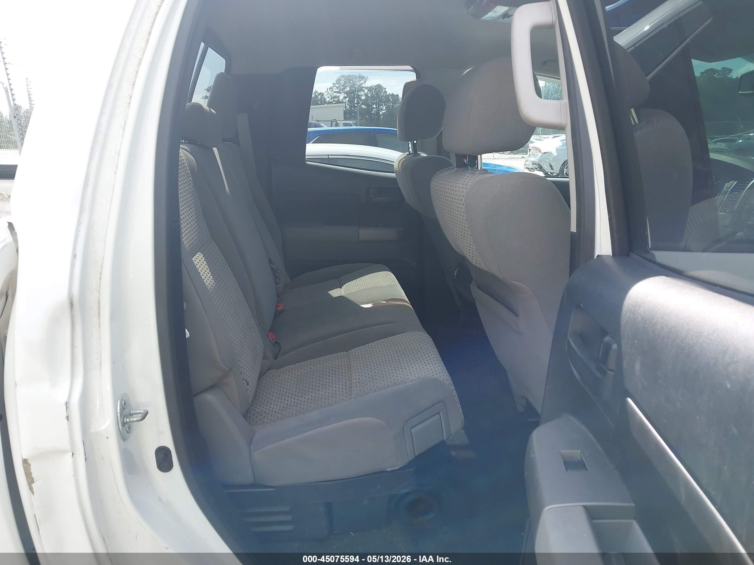 2012 Toyota Tundra Grade 5.7l V8 White vin: 5TFRY5F12CX123999