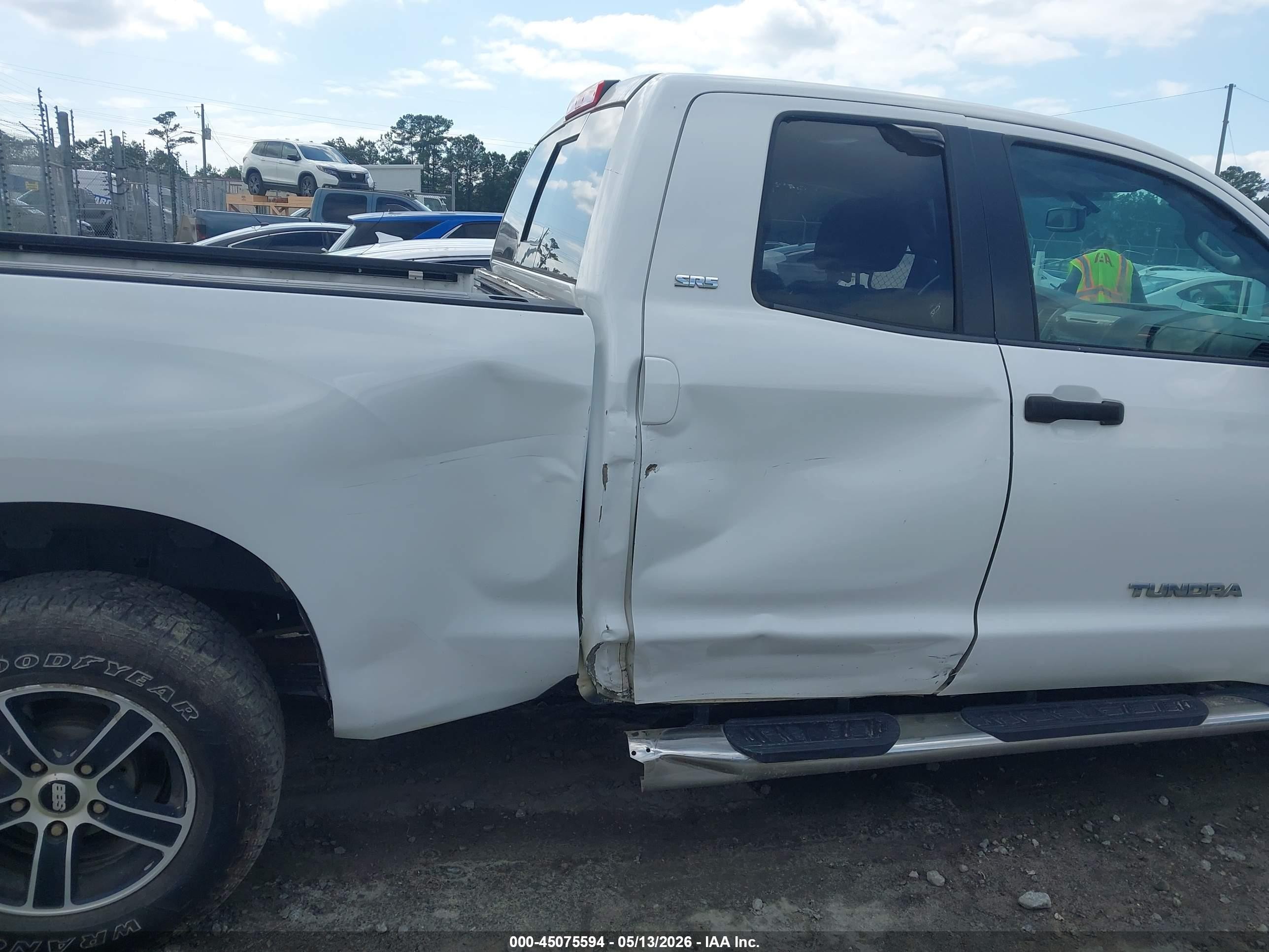2012 Toyota Tundra Grade 5.7l V8 White vin: 5TFRY5F12CX123999