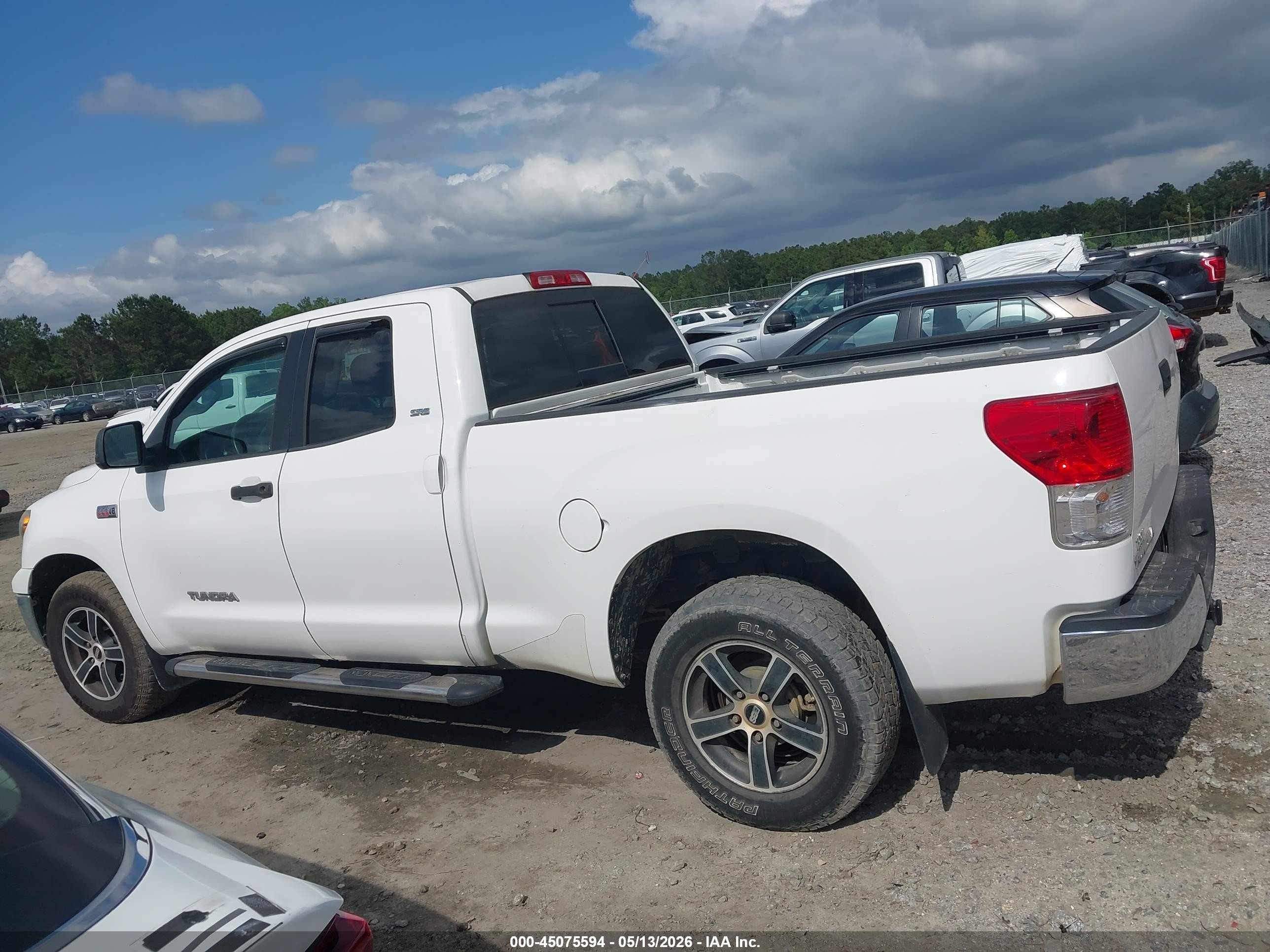 2012 Toyota Tundra Grade 5.7l V8 White vin: 5TFRY5F12CX123999