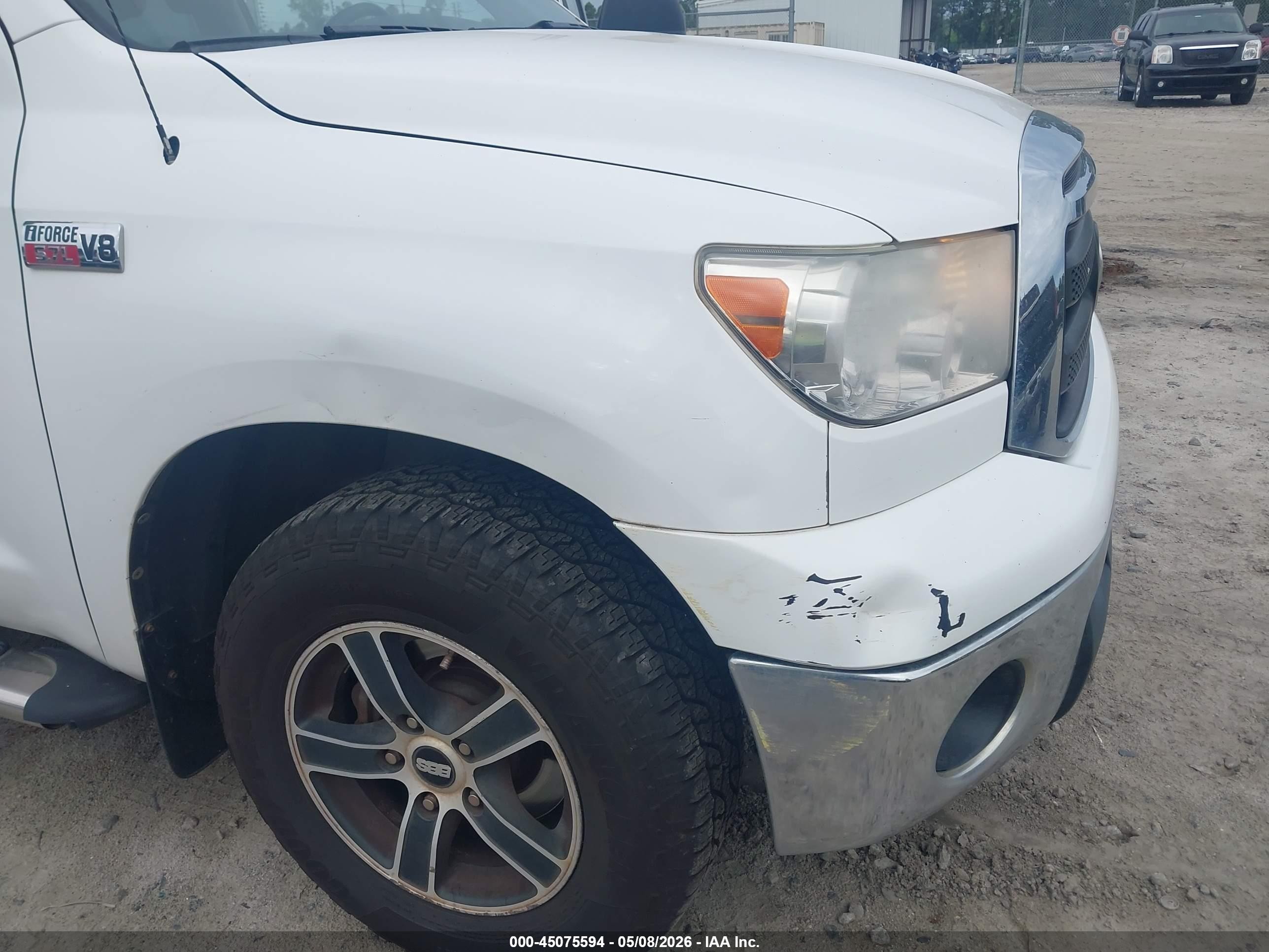2012 Toyota Tundra Grade 5.7l V8 White vin: 5TFRY5F12CX123999