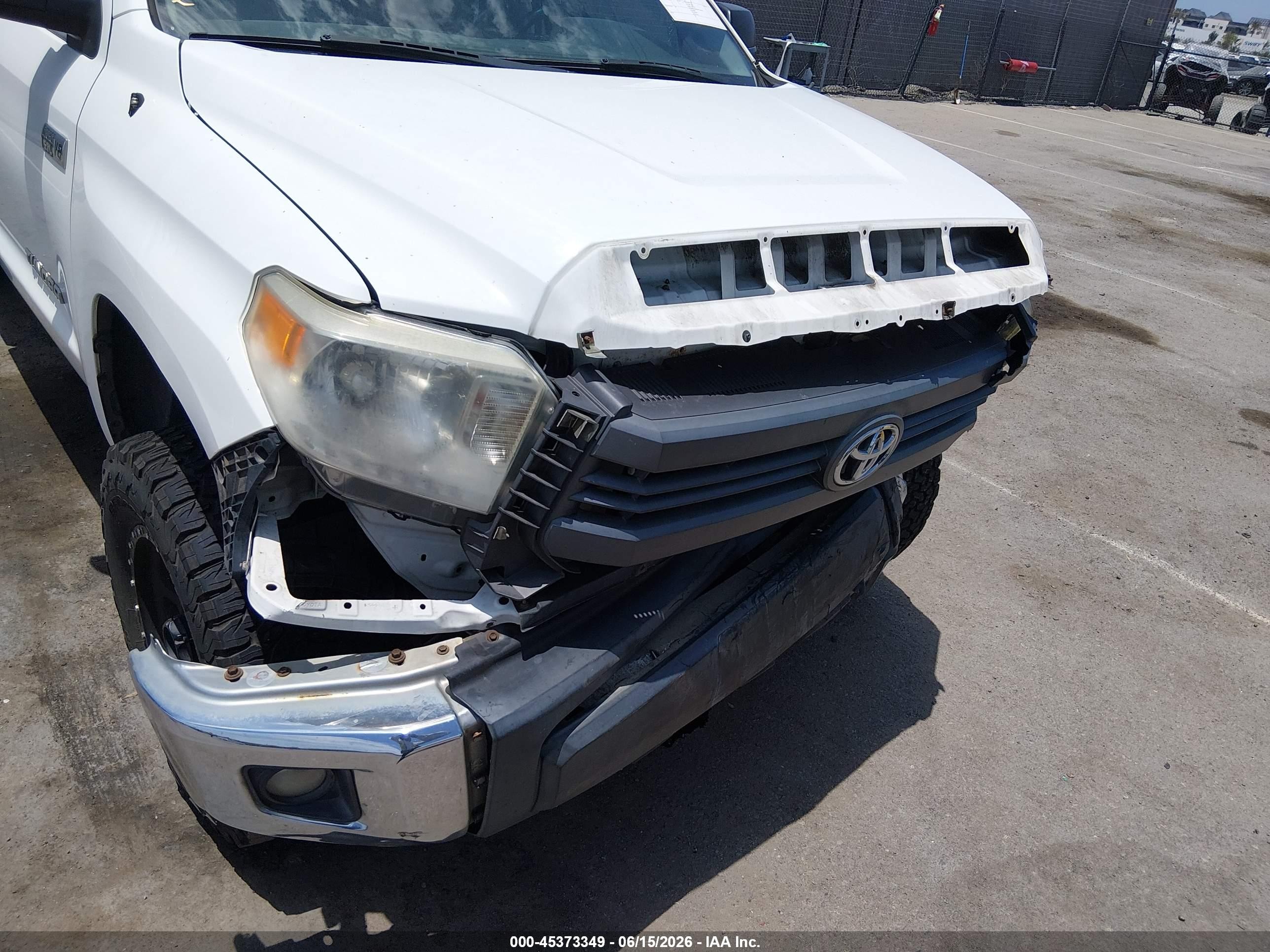 2014 Toyota Tundra Sr5 5.7l V8 Белый vin: 5TFRY5F13EX147585