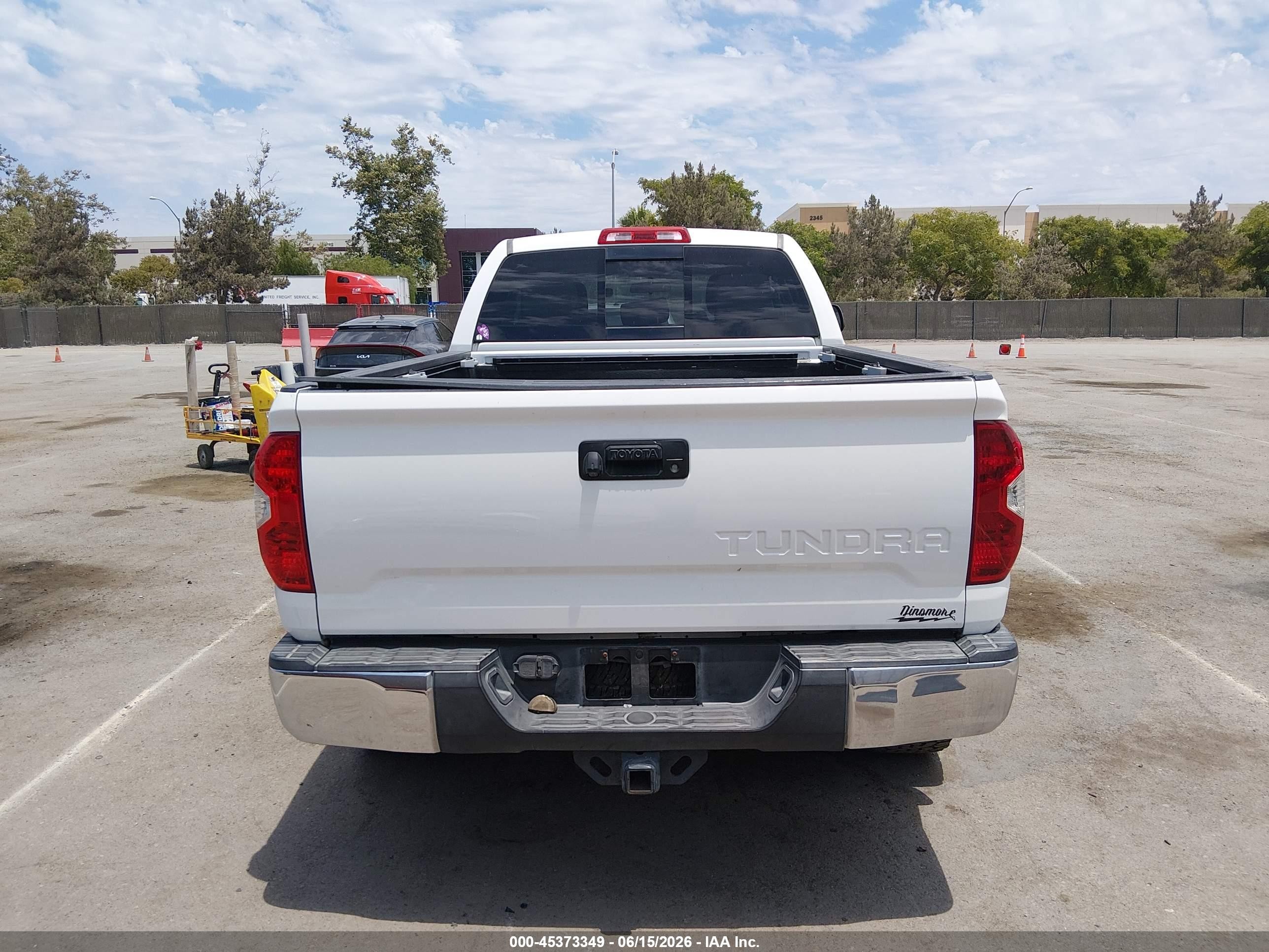2014 Toyota Tundra Sr5 5.7l V8 Белый vin: 5TFRY5F13EX147585