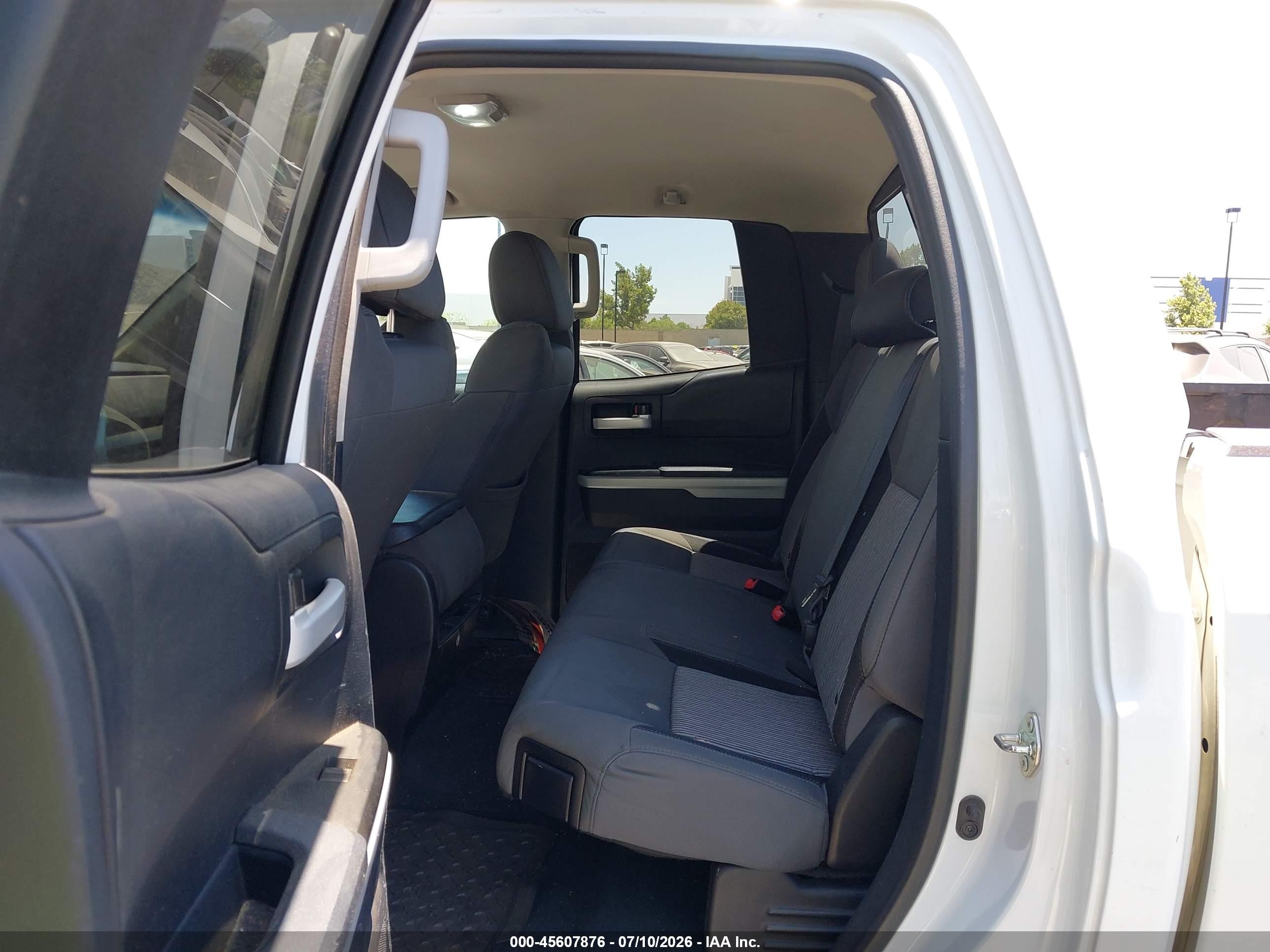 2014 Toyota Tundra Sr5 5.7l V8 White vin: 5TFRY5F13EX156769