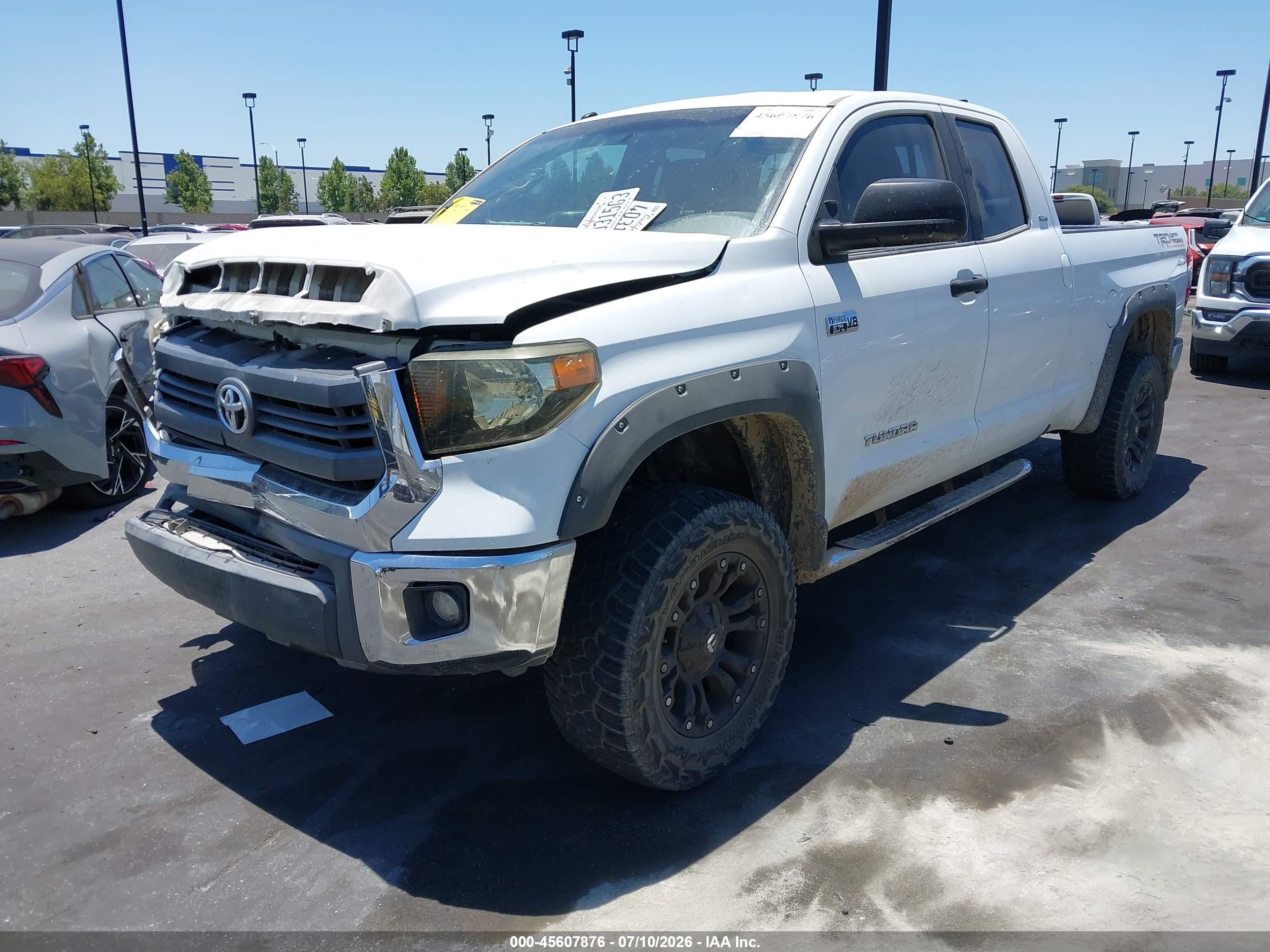 2014 Toyota Tundra Sr5 5.7l V8 White vin: 5TFRY5F13EX156769