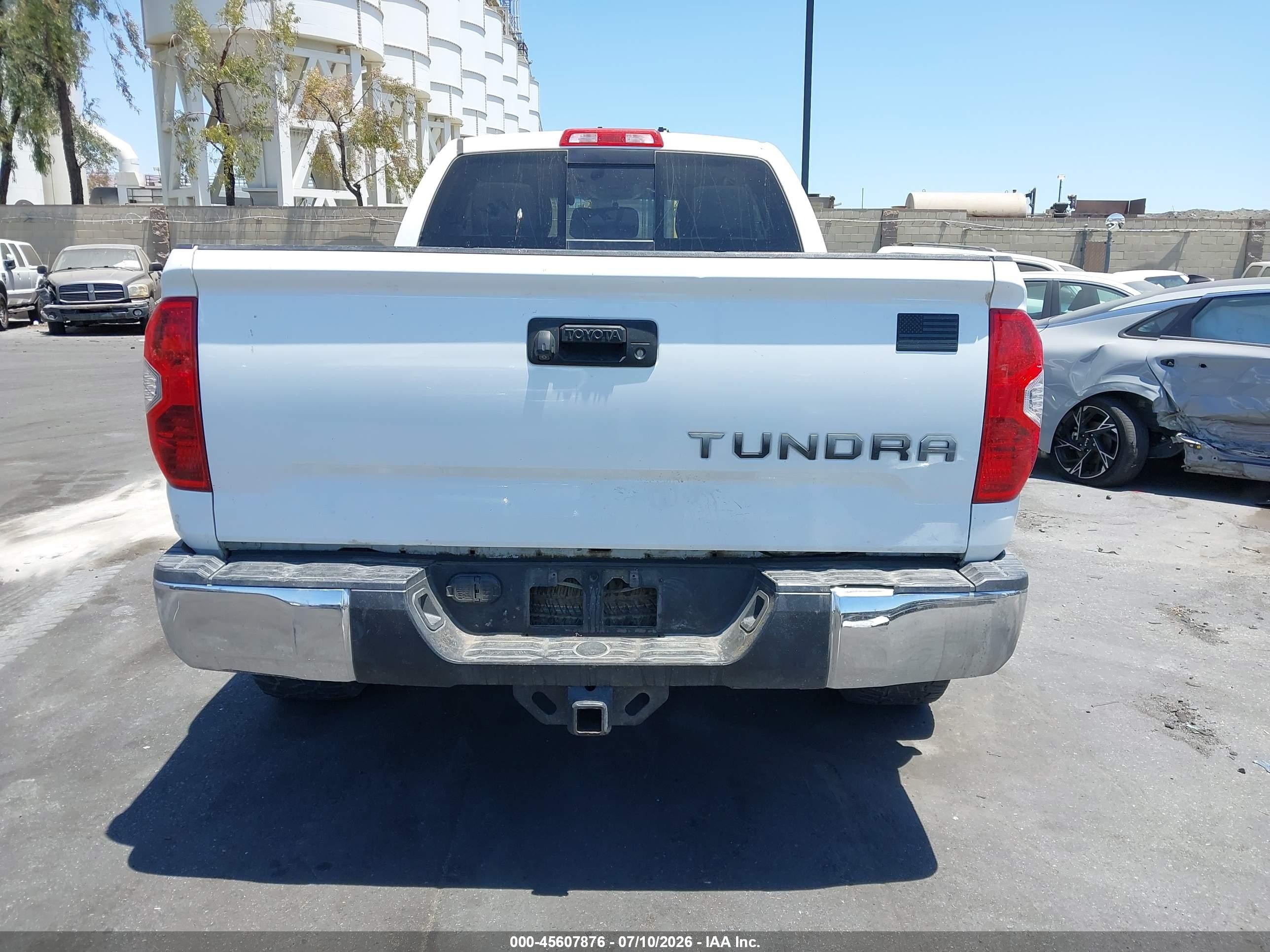 2014 Toyota Tundra Sr5 5.7l V8 White vin: 5TFRY5F13EX156769