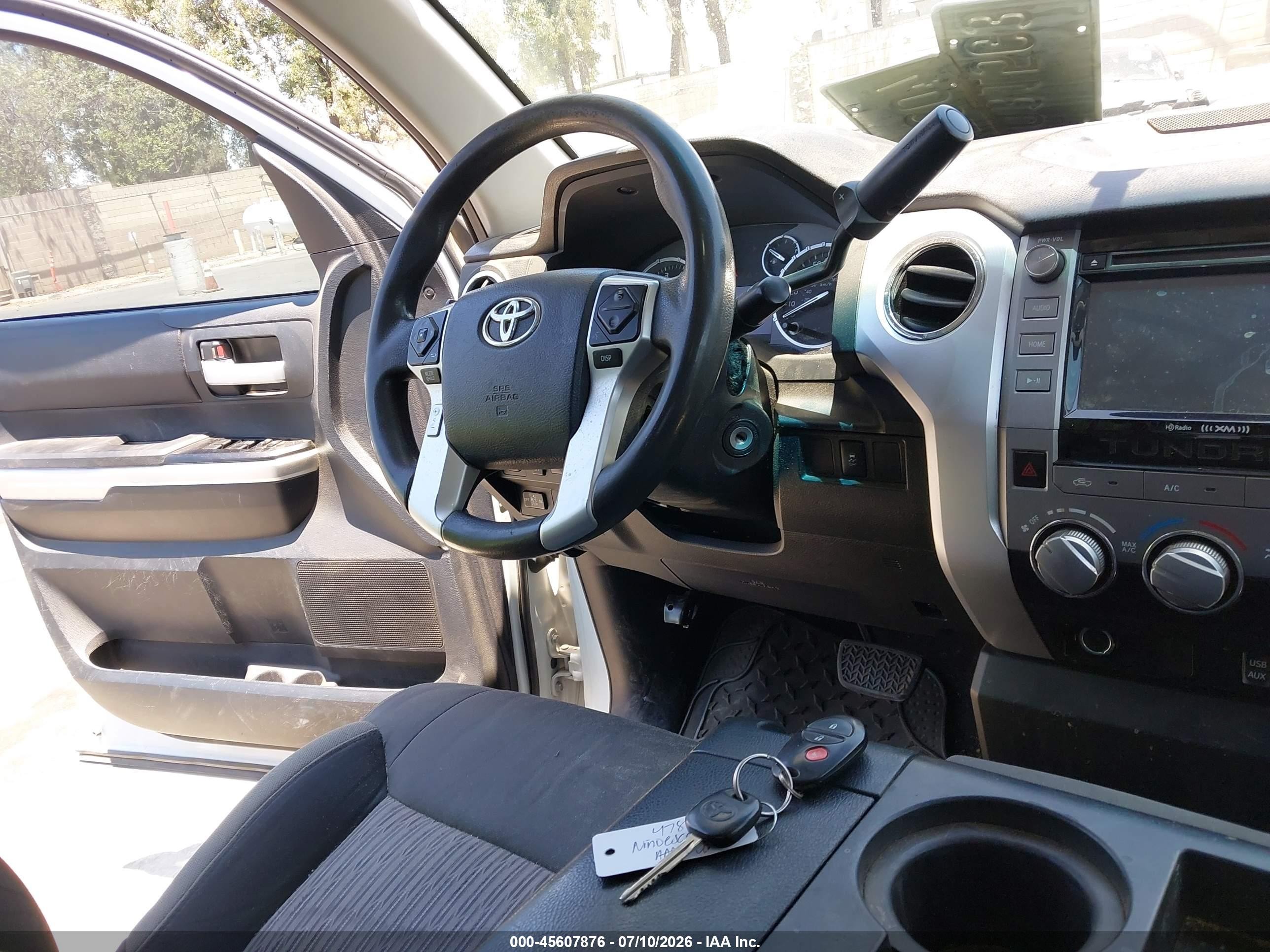 2014 Toyota Tundra Sr5 5.7l V8 White vin: 5TFRY5F13EX156769