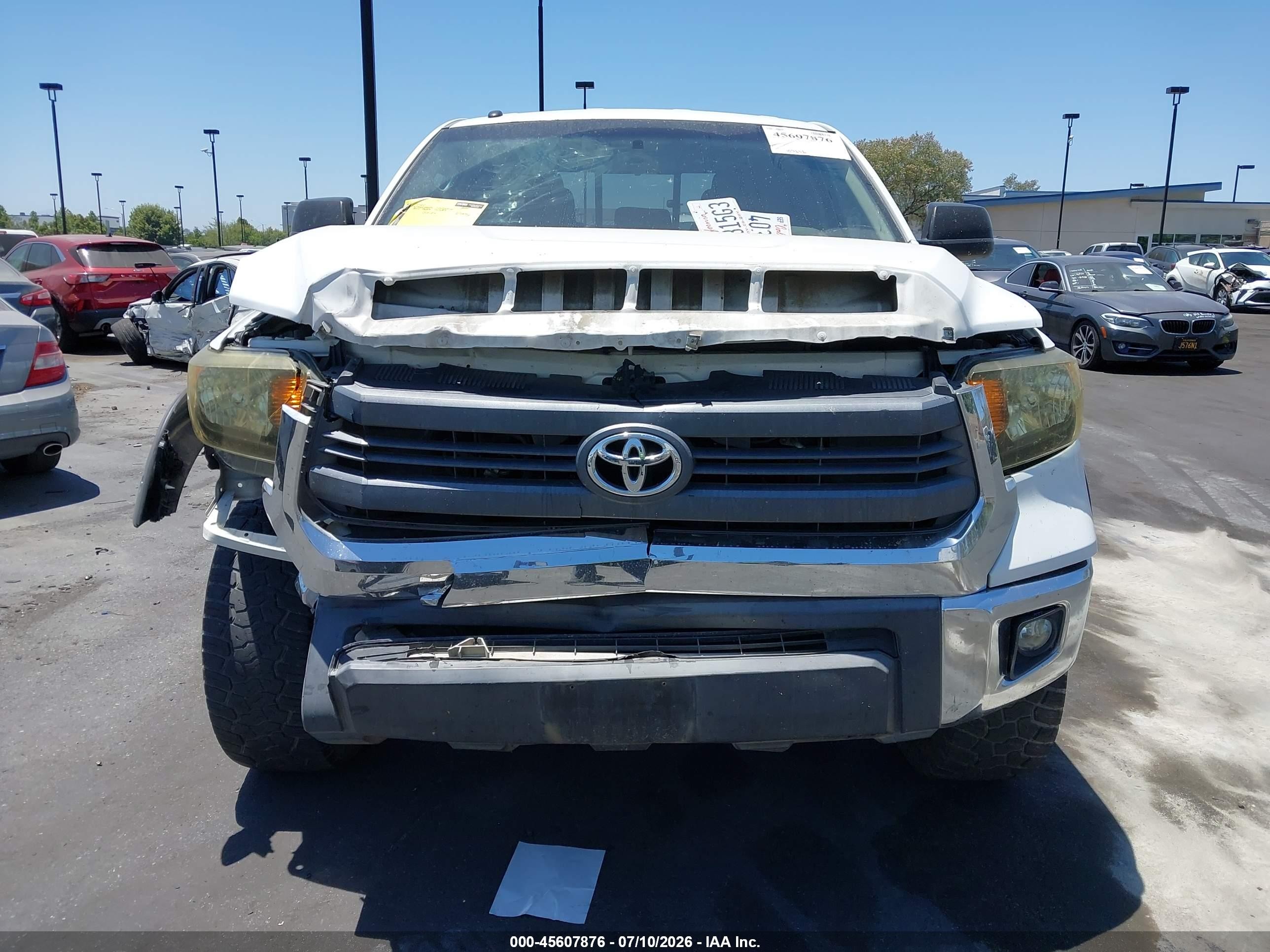 2014 Toyota Tundra Sr5 5.7l V8 White vin: 5TFRY5F13EX156769