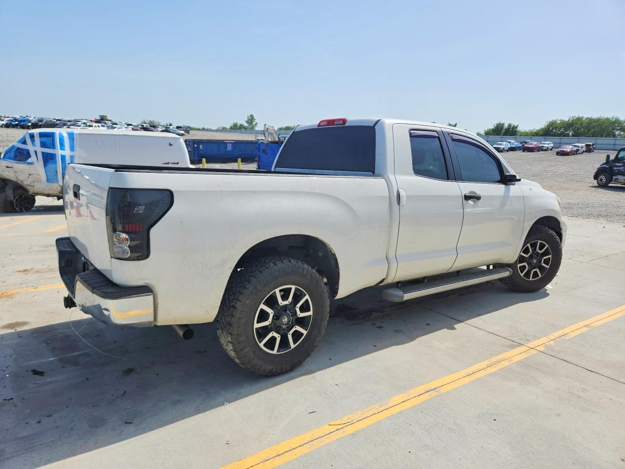 2011 Toyota Tundra Double Cab Sr5 White vin: 5TFRY5F14BX109018