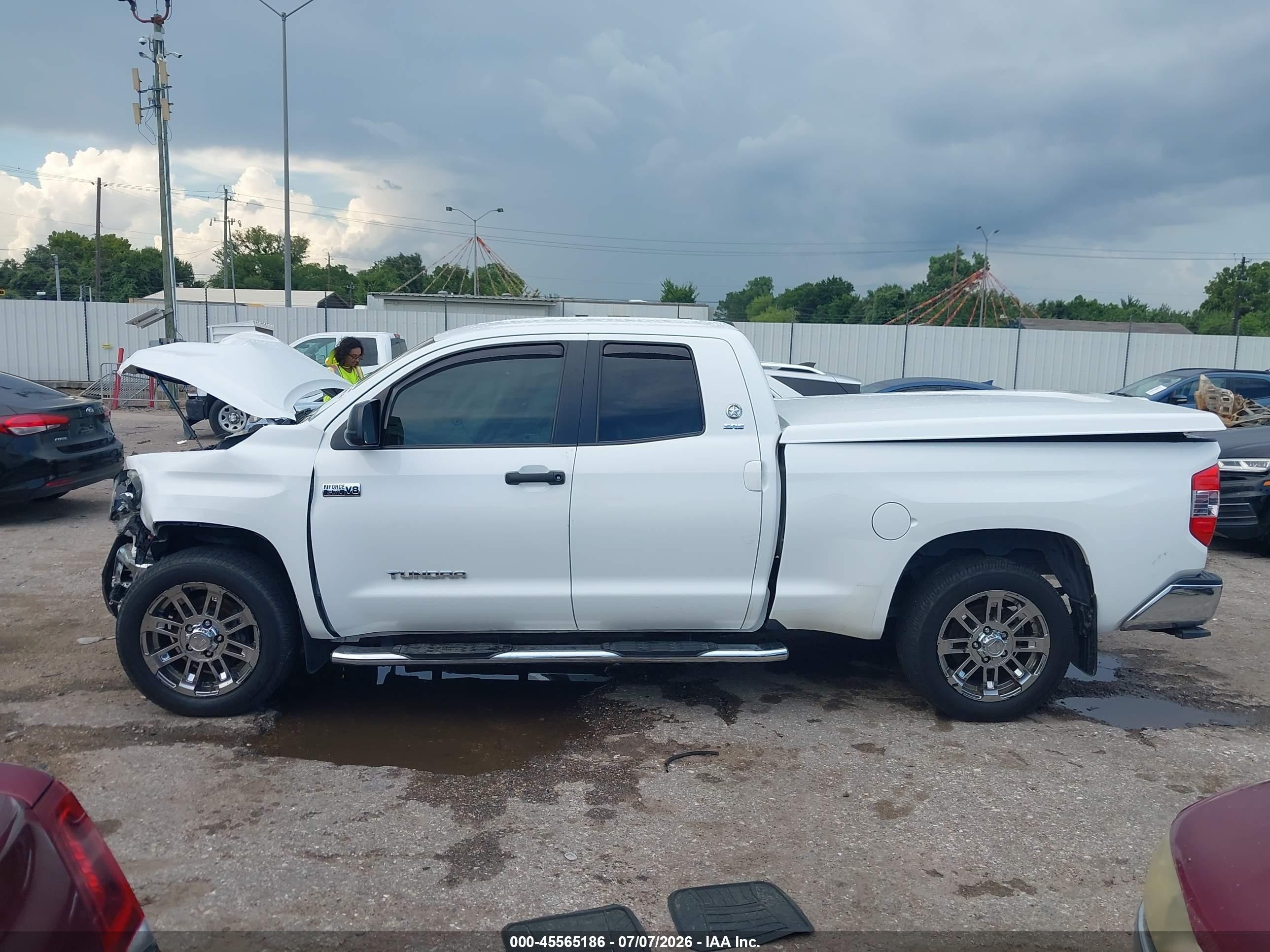 2014 Toyota Tundra Sr5 5.7l V8 White vin: 5TFRY5F14EX155095