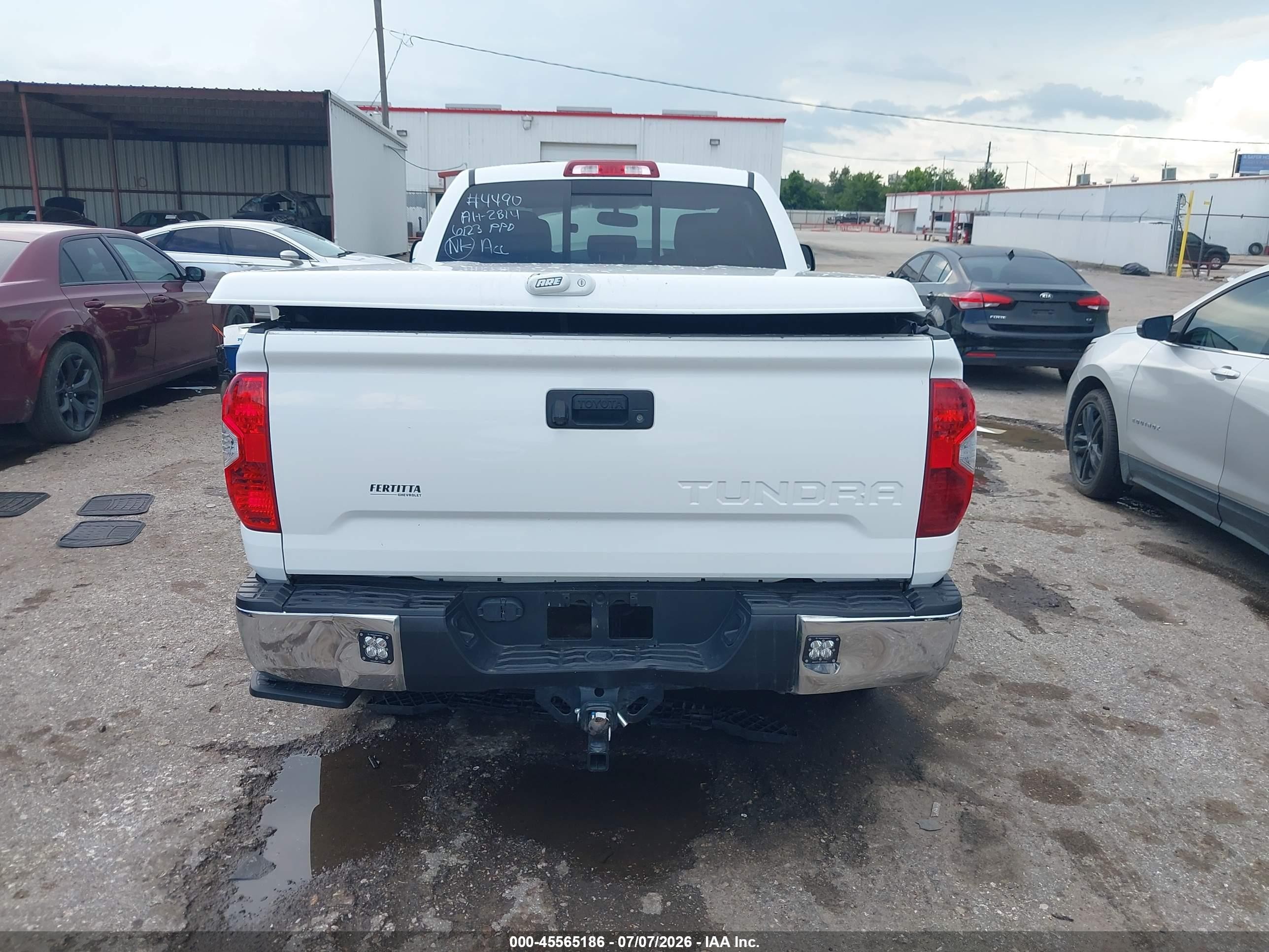 2014 Toyota Tundra Sr5 5.7l V8 White vin: 5TFRY5F14EX155095