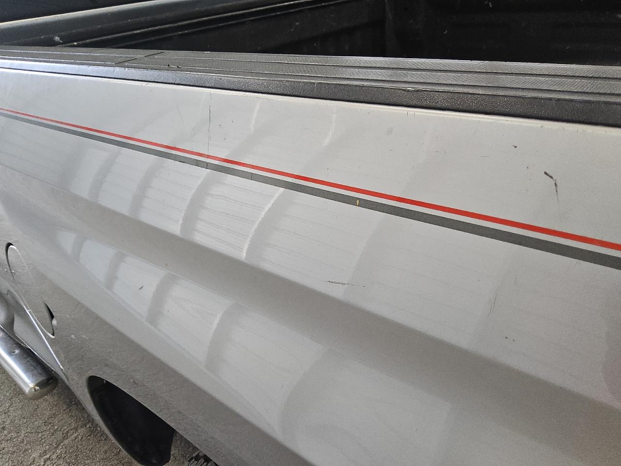 2014 Toyota Tundra Sr5 Silver vin: 5TFRY5F14EX157123 Damage: Left Bed Side, Heavy Scratch, 1 To 2 Inches