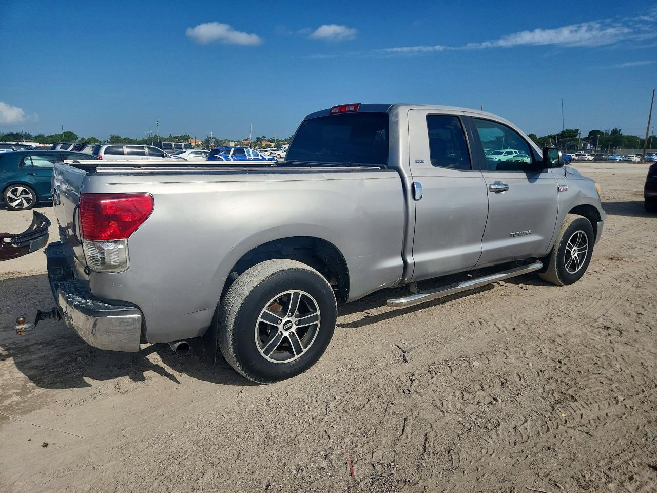 2013 Toyota Tundra Double Cab Sr5 Серебряный vin: 5TFRY5F15DX140457