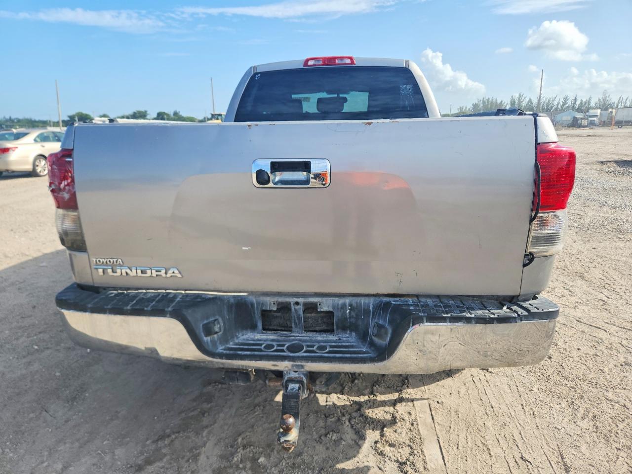 2013 Toyota Tundra Double Cab Sr5 Серебряный vin: 5TFRY5F15DX140457