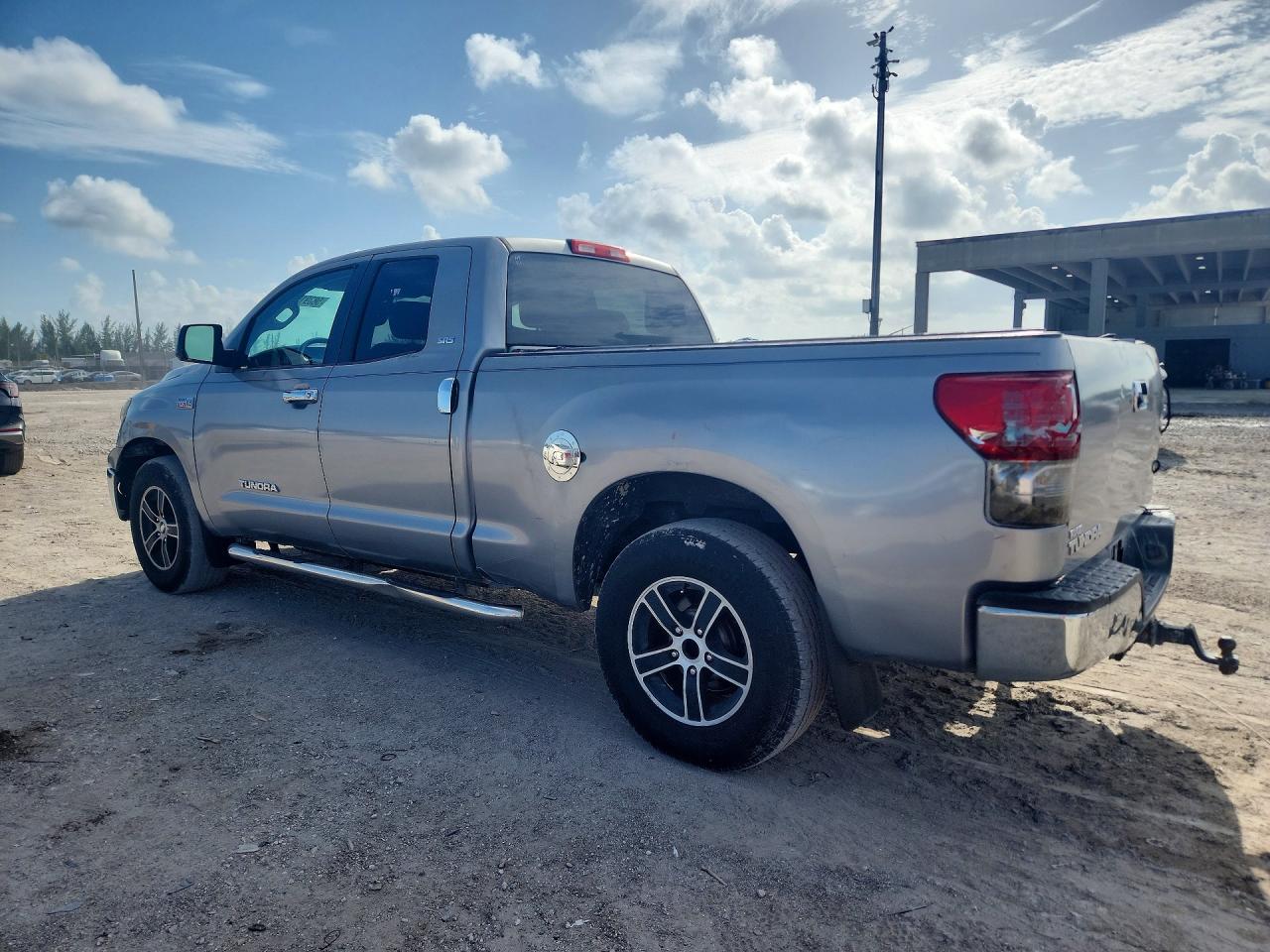 2013 Toyota Tundra Double Cab Sr5 Серебряный vin: 5TFRY5F15DX140457
