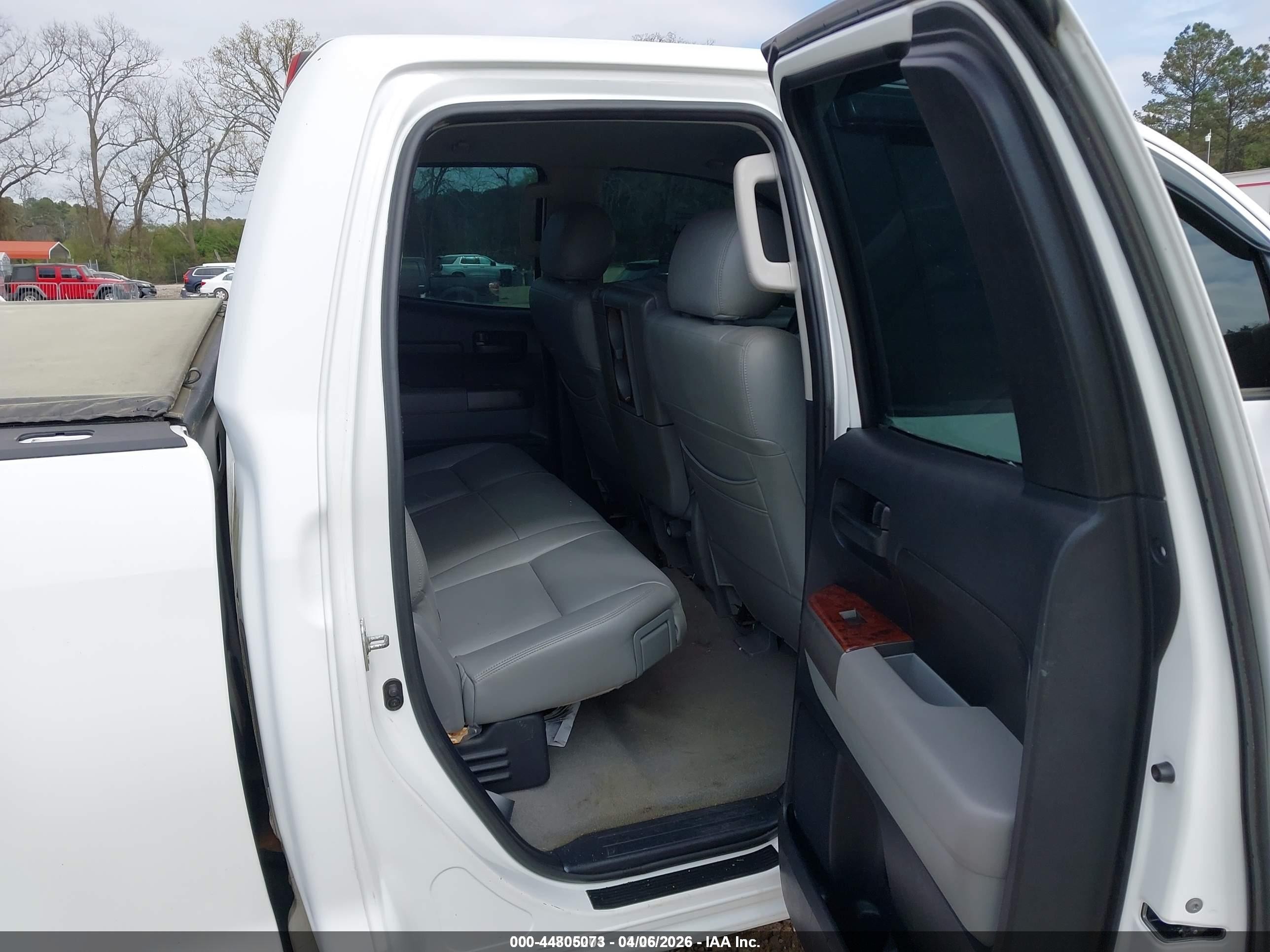 2010 Toyota Tundra Grade 5.7l V8 Белый vin: 5TFRY5F16AX083083