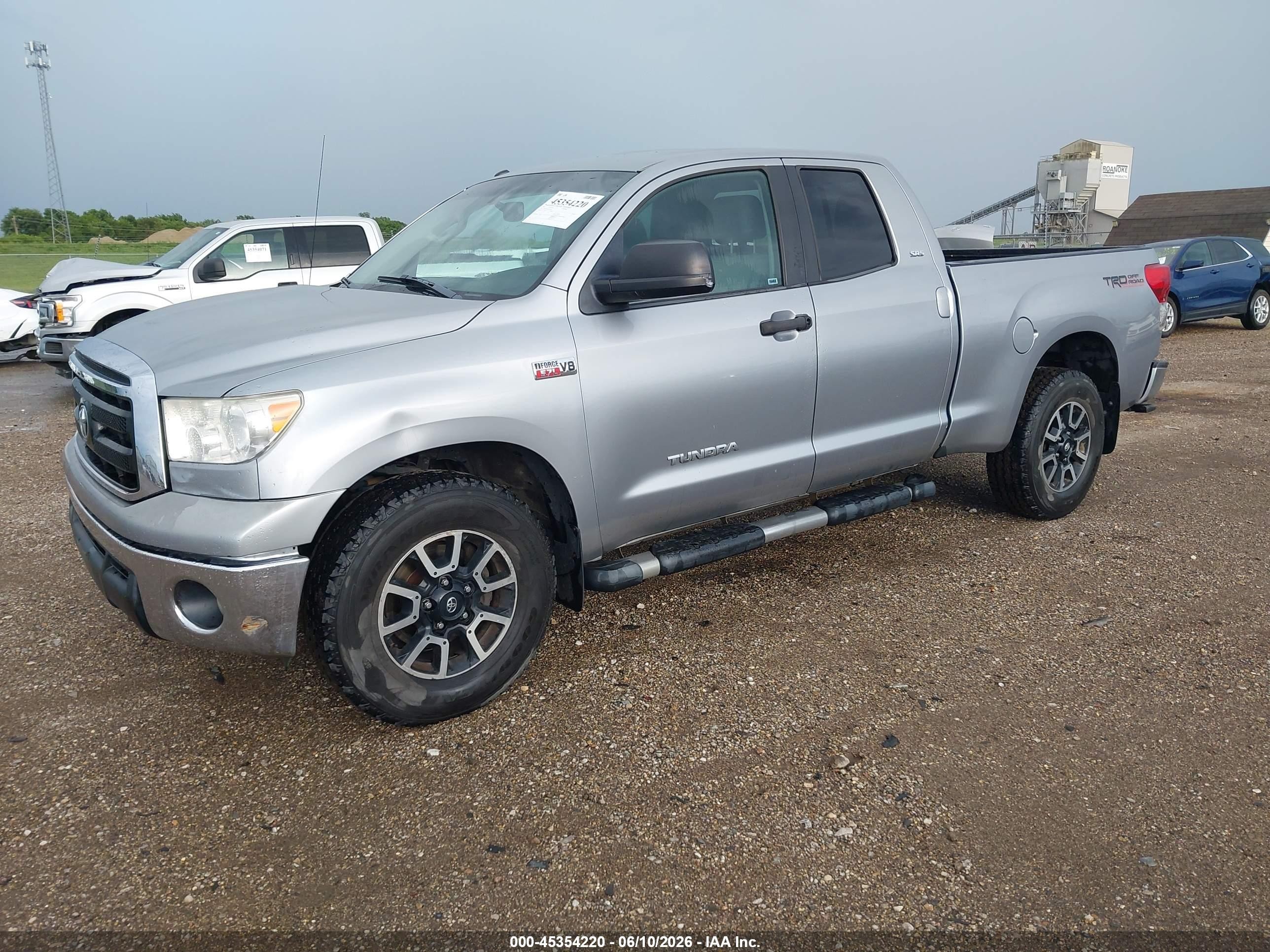 2013 Toyota Tundra Grade 5.7l V8 Silver vin: 5TFRY5F16DX142458