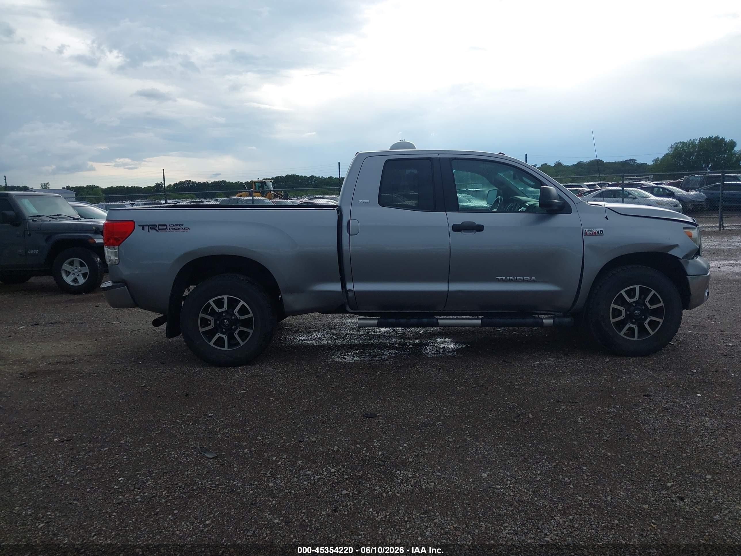2013 Toyota Tundra Grade 5.7l V8 Silver vin: 5TFRY5F16DX142458