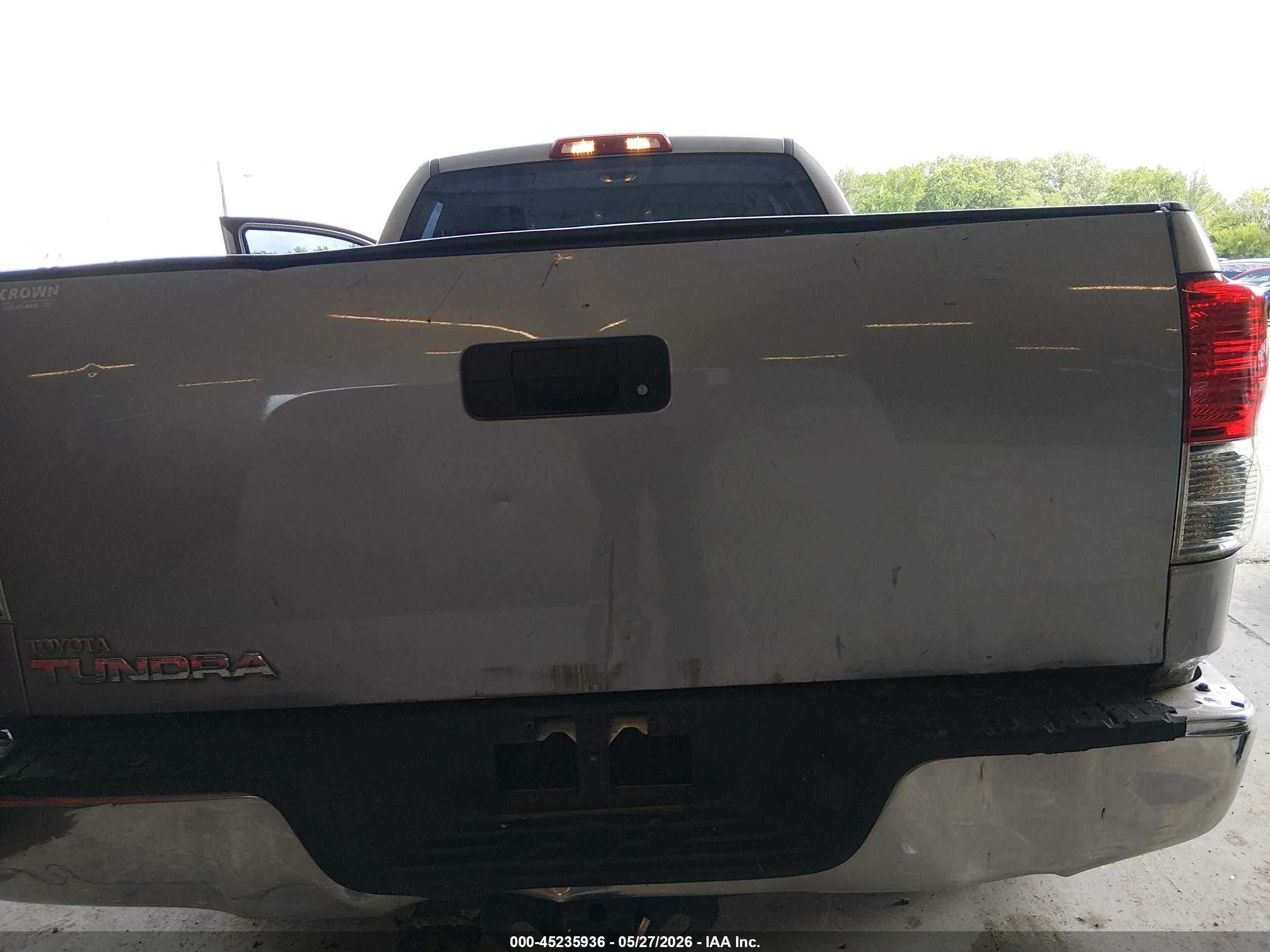 2010 Toyota Tundra Grade 5.7l V8 Silver vin: 5TFRY5F17AX078118