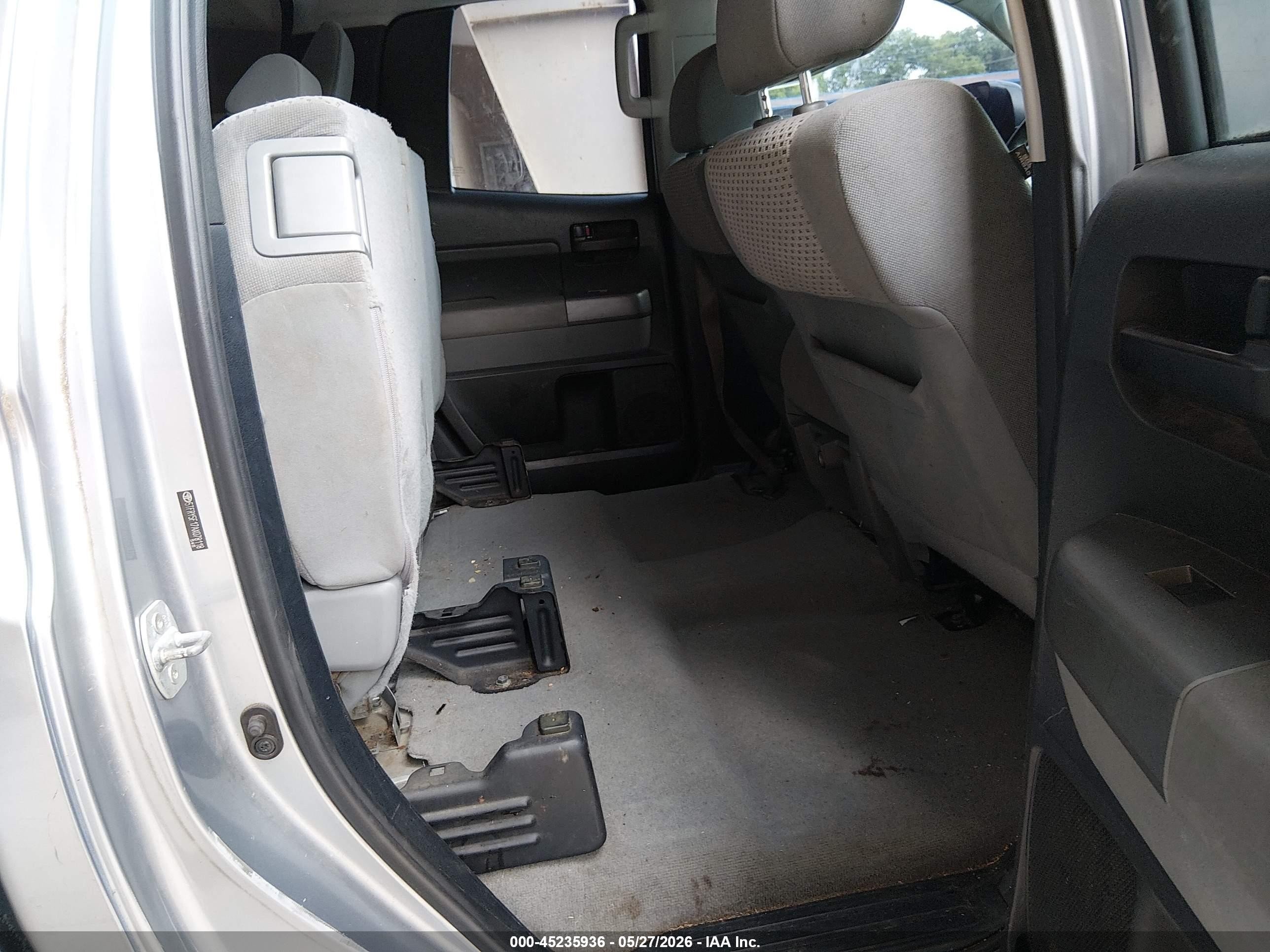 2010 Toyota Tundra Grade 5.7l V8 Silver vin: 5TFRY5F17AX078118