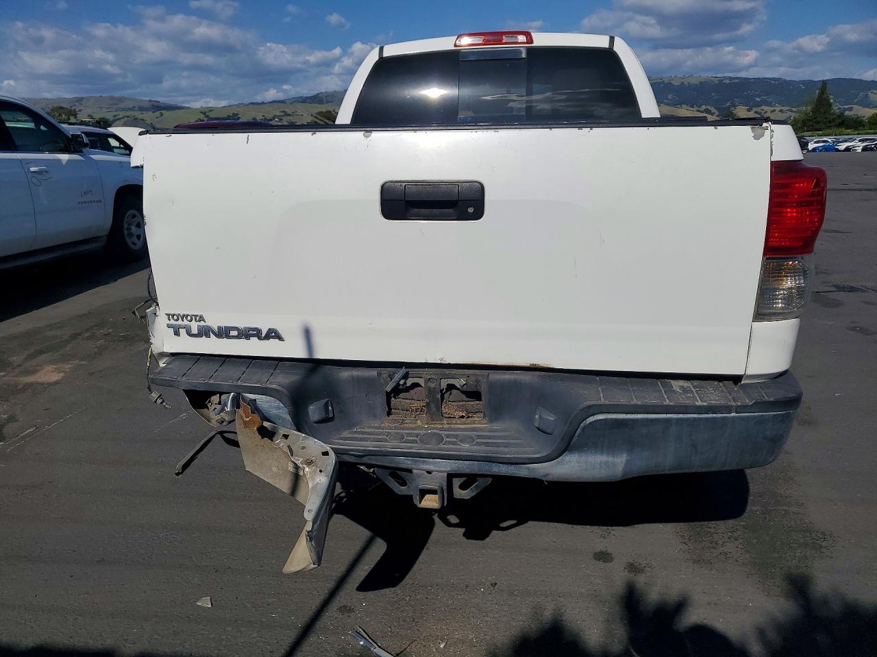 2011 Toyota Tundra Double Cab Sr5 White vin: 5TFRY5F17BX114519