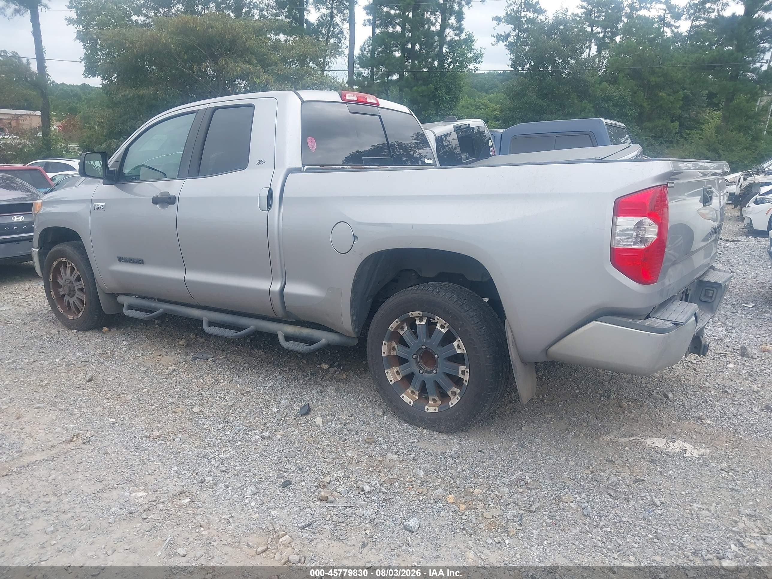 2014 Toyota Tundra Sr5 5.7l V8 Silver vin: 5TFRY5F17EX169931